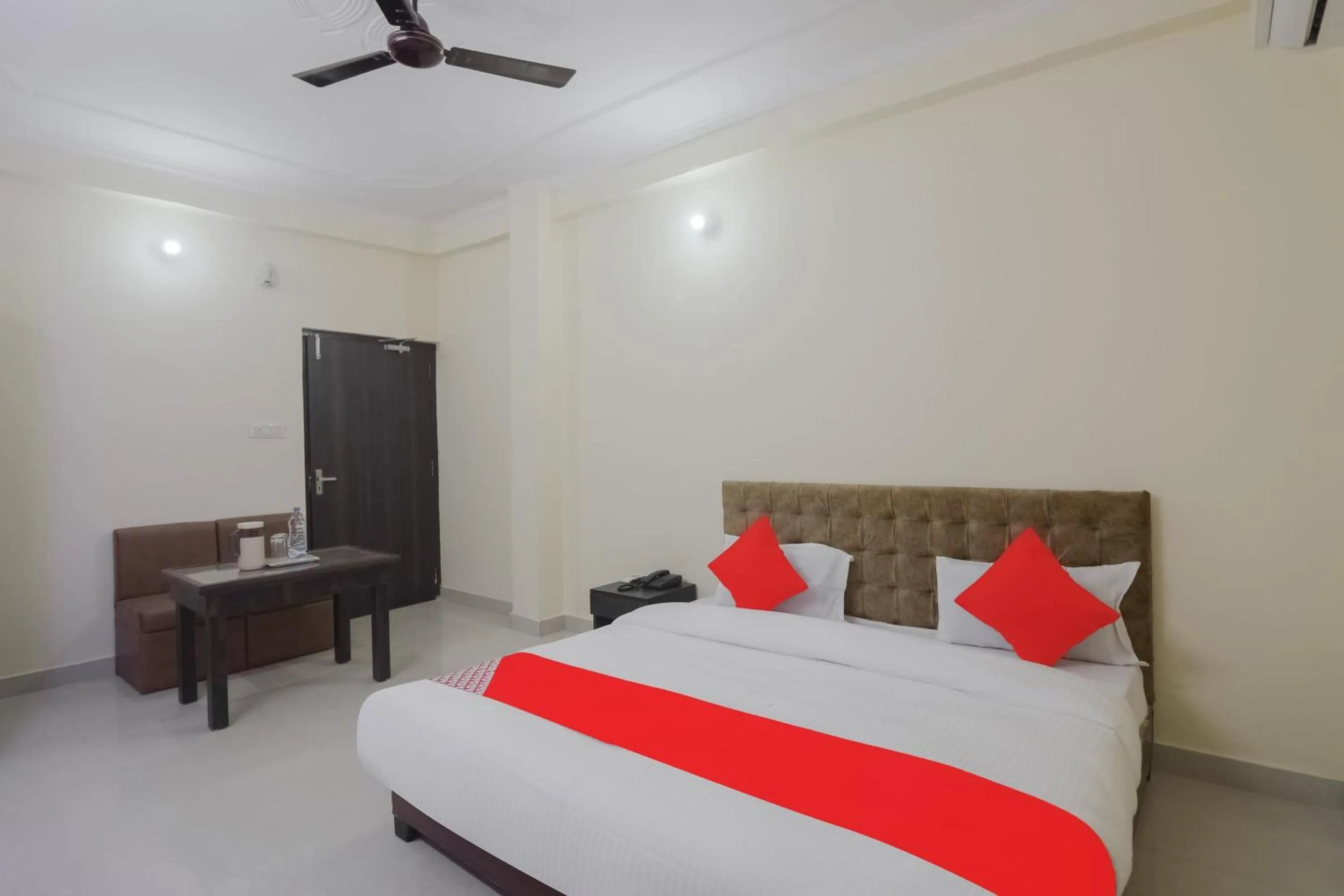 Bedroom, Bed in Hotel O by OYO R.K. INN