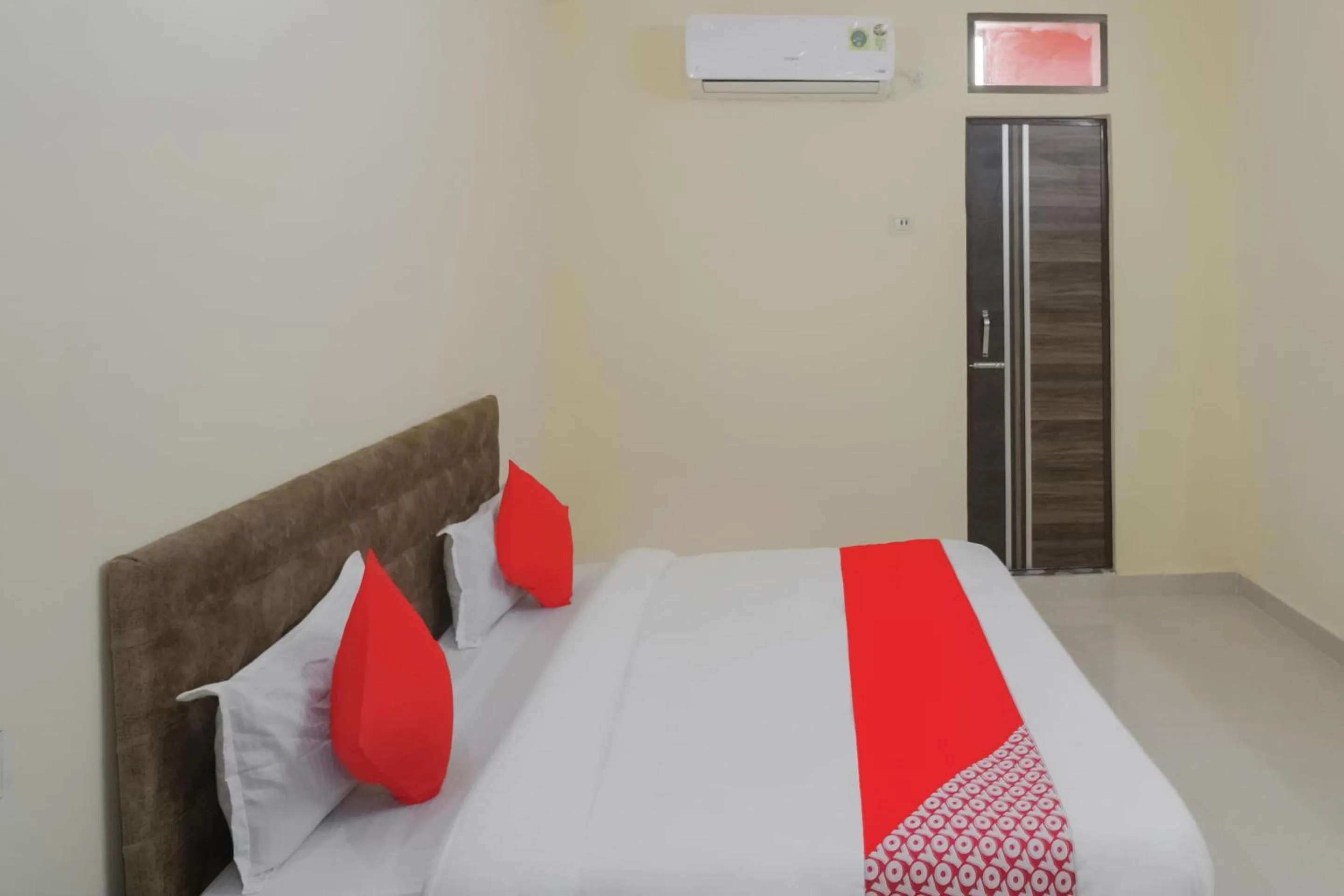 Bedroom, Bed in Hotel O by OYO R.K. INN