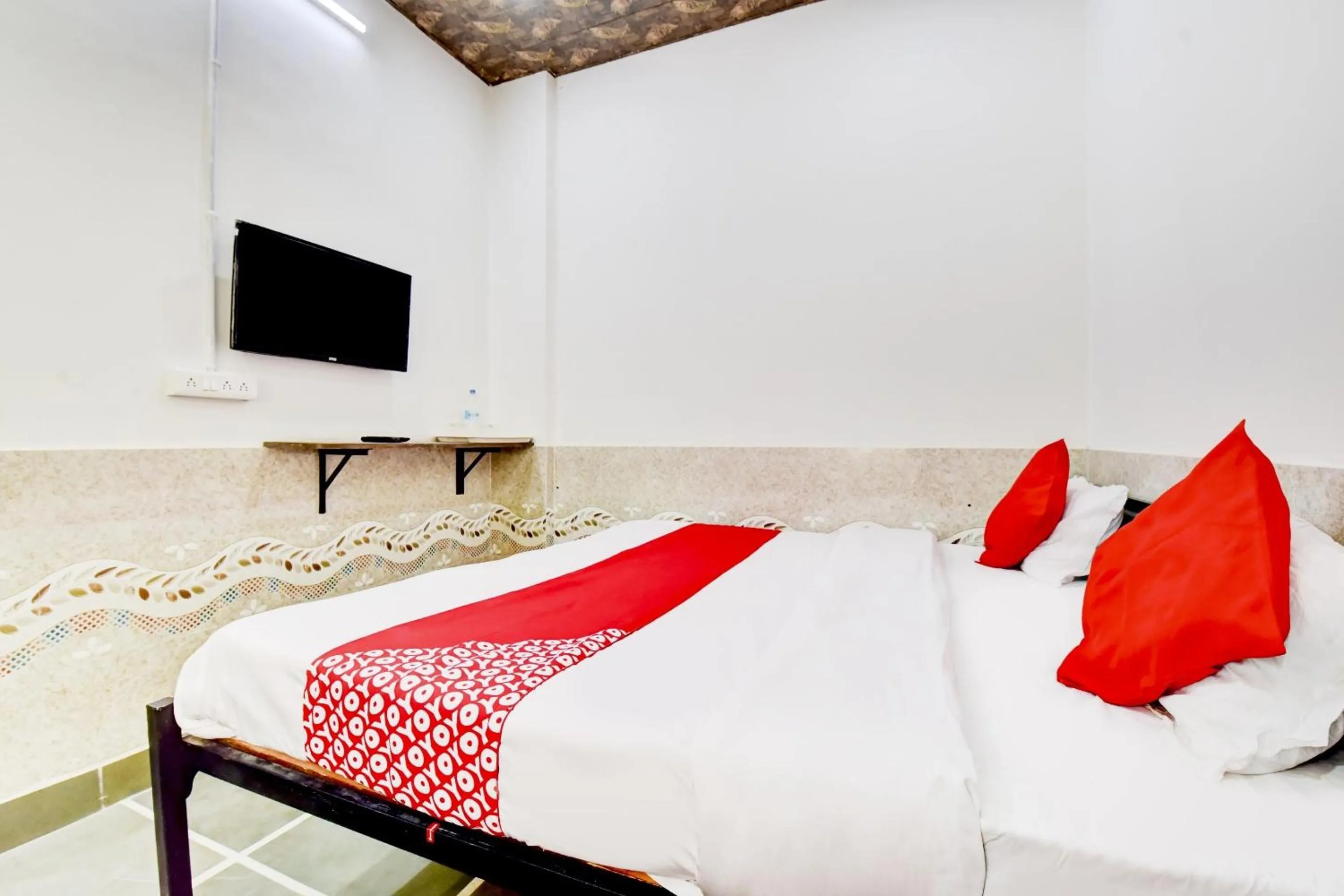 Bedroom, Bed in Hotel O Paradise Inn