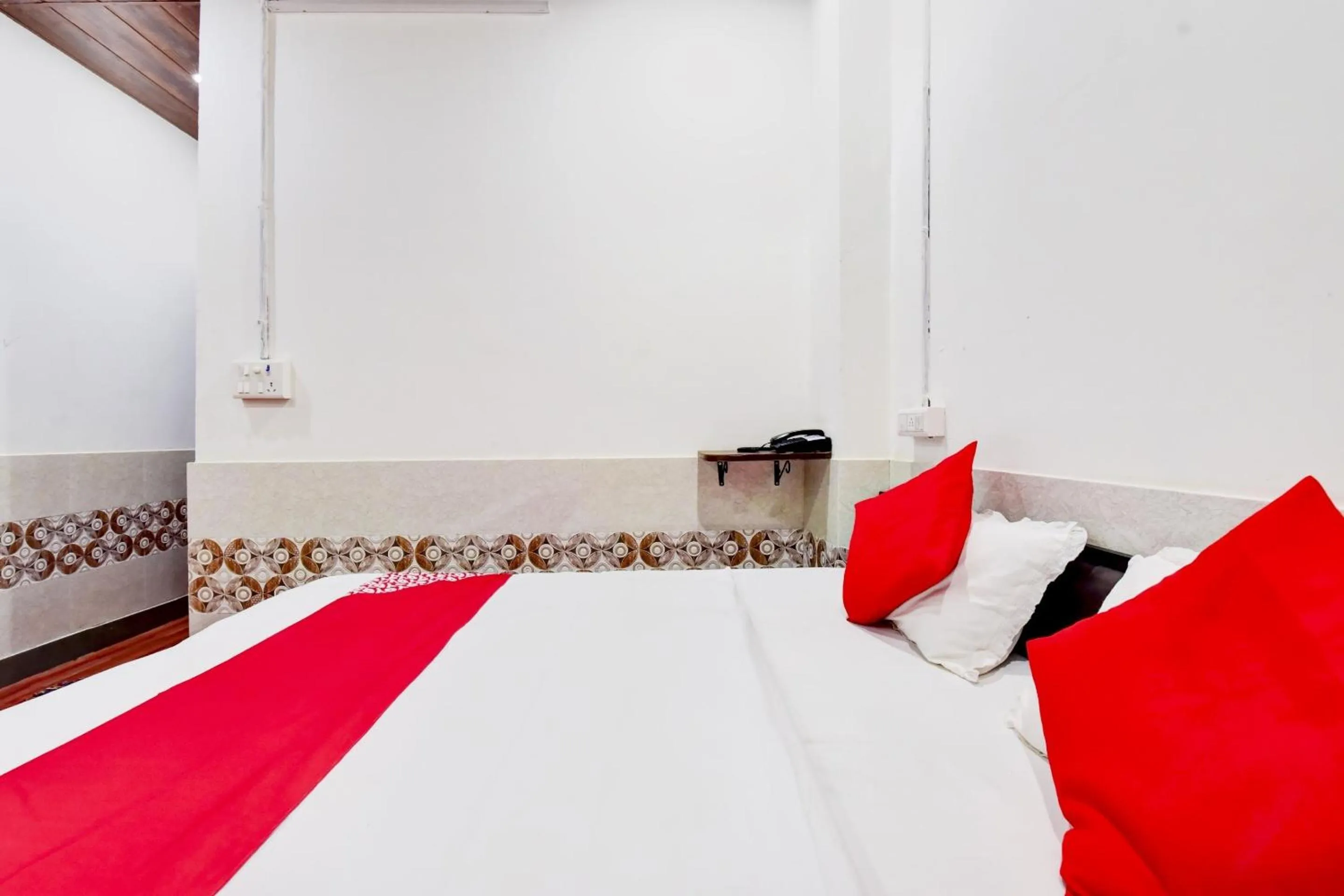 Bedroom, Bed in Hotel O Paradise Inn