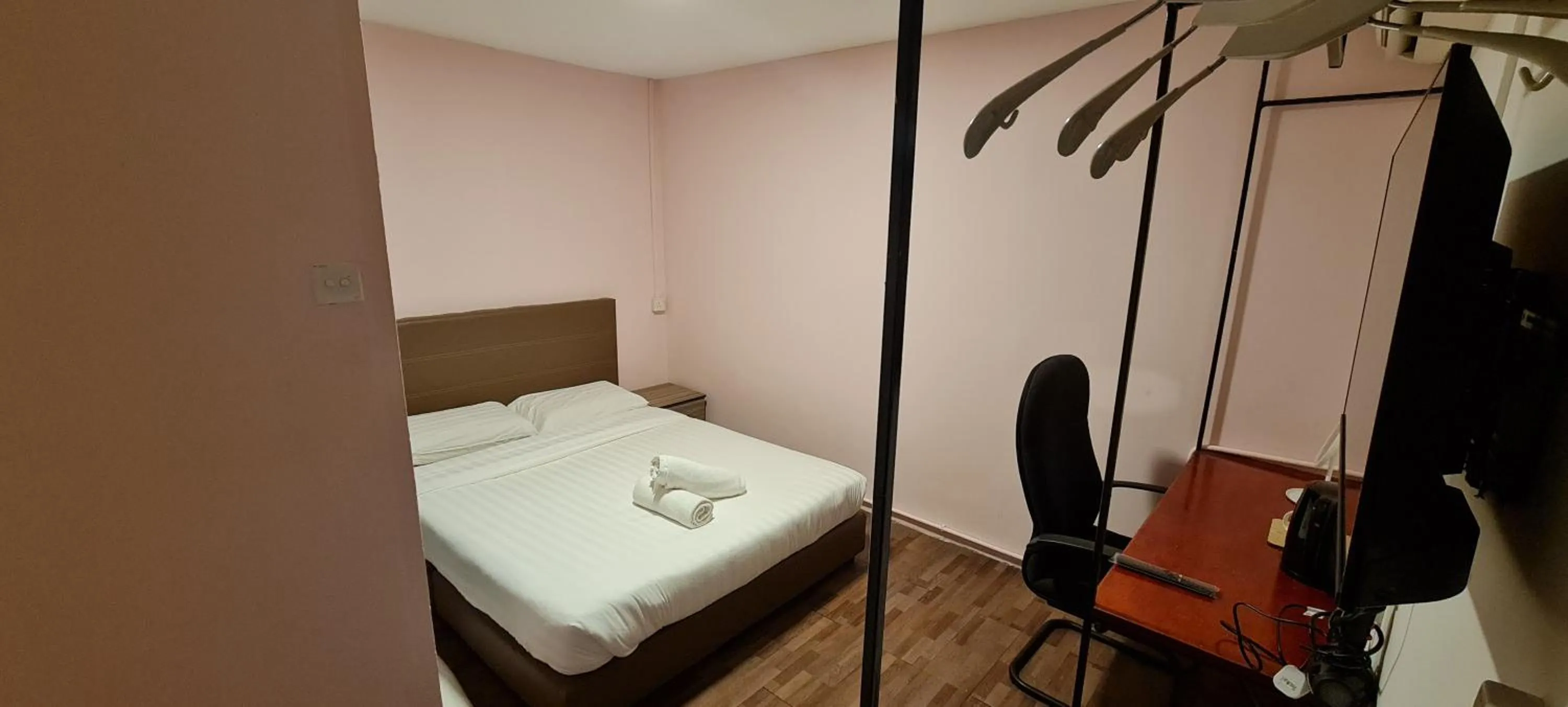 Photo of the whole room, Bed in Misto Hotel