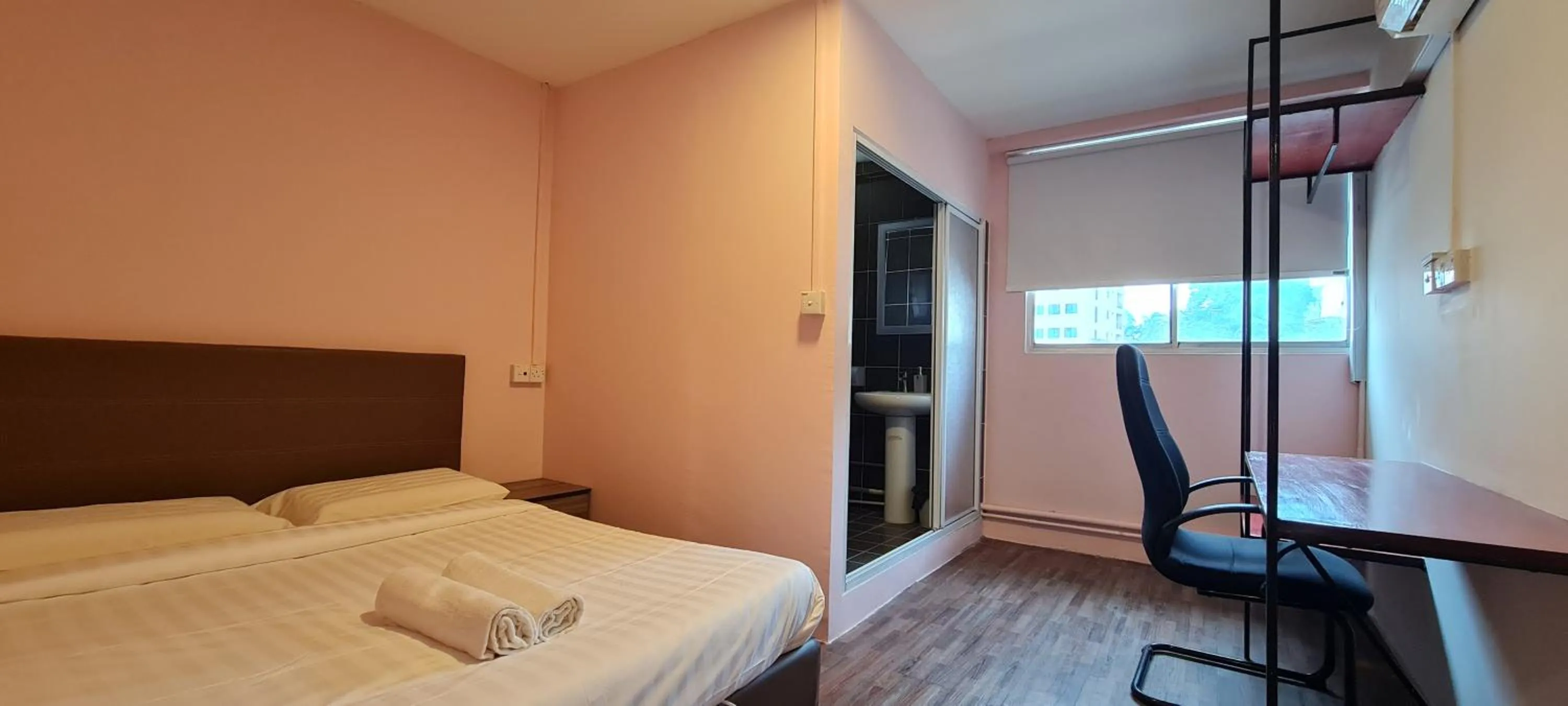 Photo of the whole room, Bed in Misto Hotel