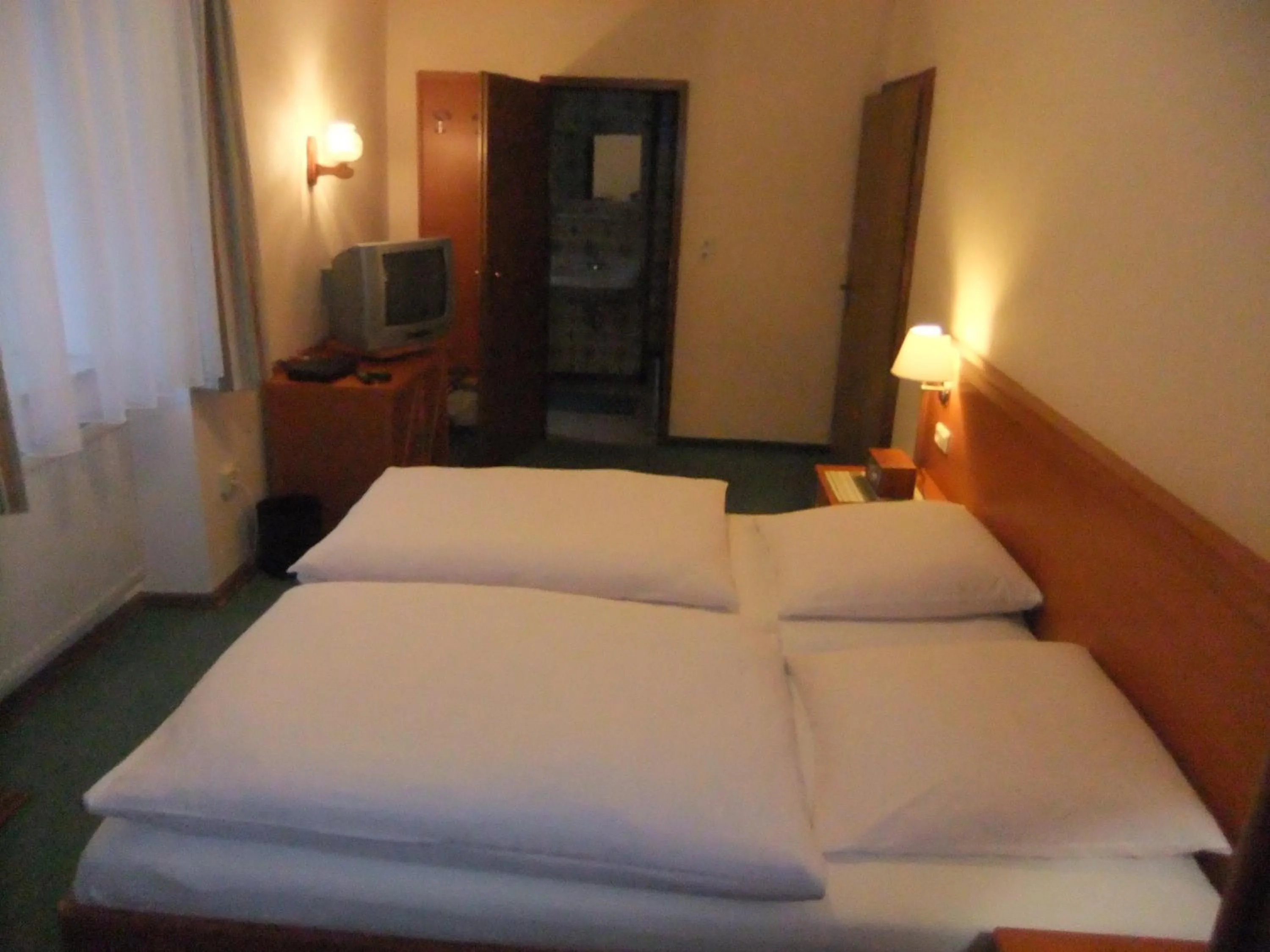 Photo of the whole room, Bed in Gasthof Rotes Roß