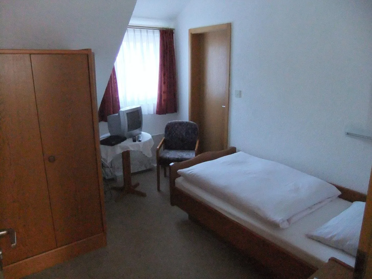 Photo of the whole room, Bed in Gasthof Rotes Roß