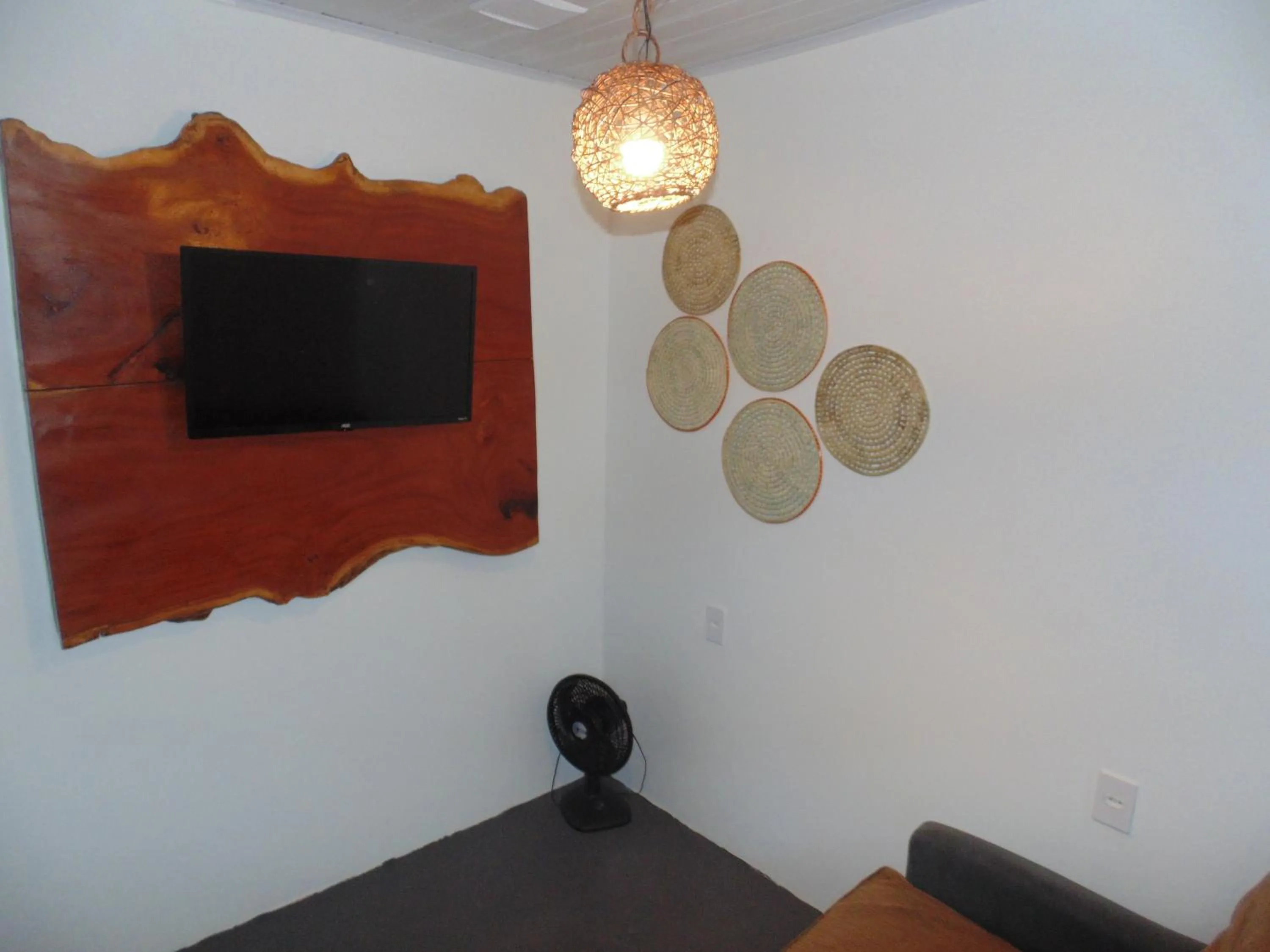 Communal lounge/ TV room in Chalé Palhano Beach