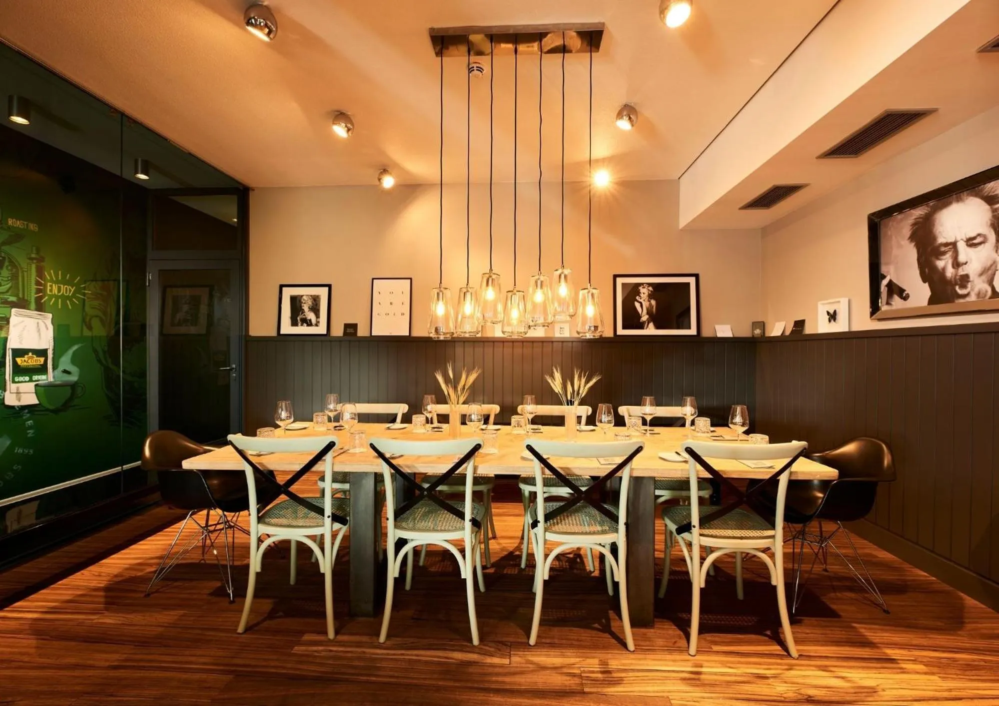 Restaurant/places to eat in Nena Hotel Bremen