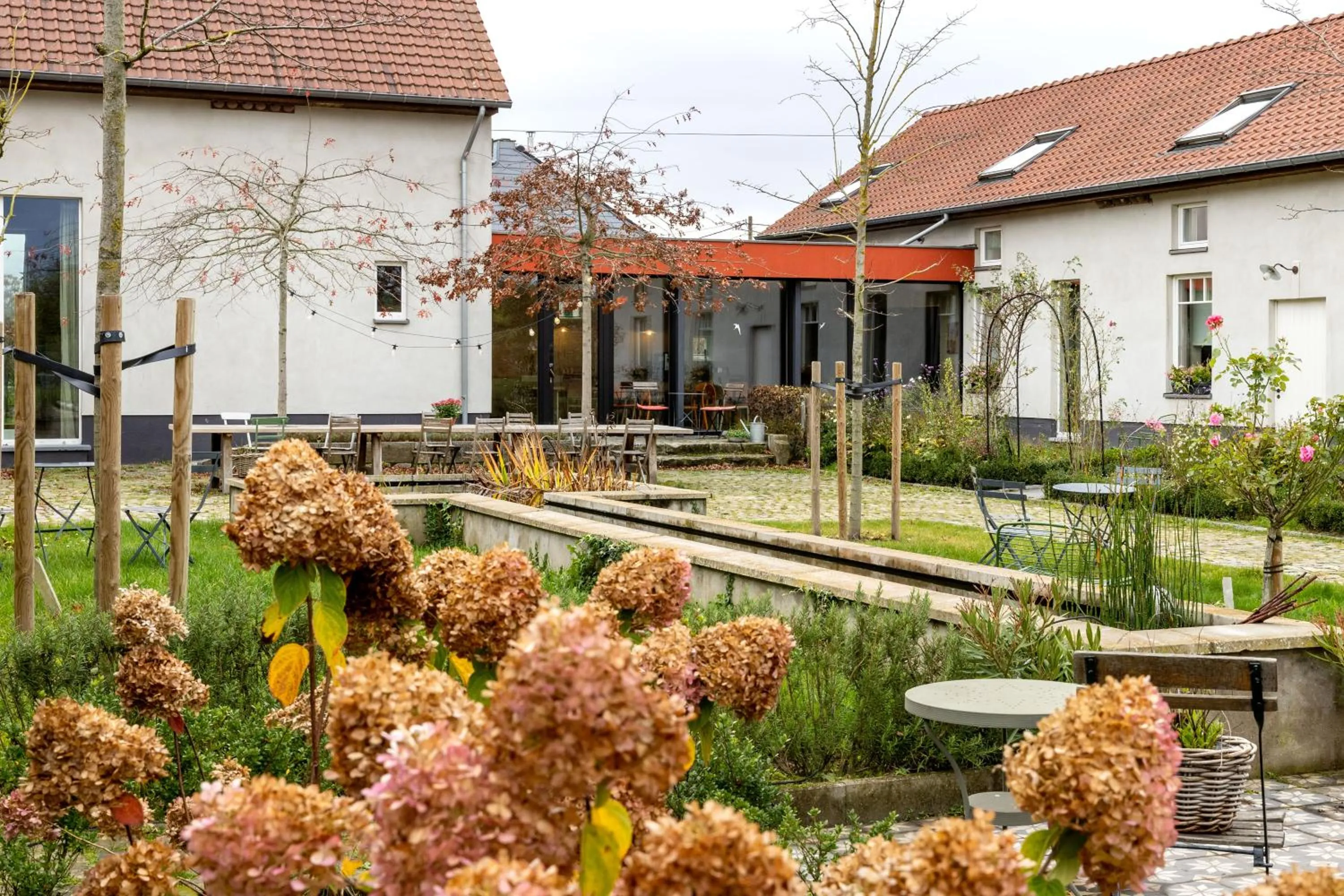 Property building in Het Verblijf