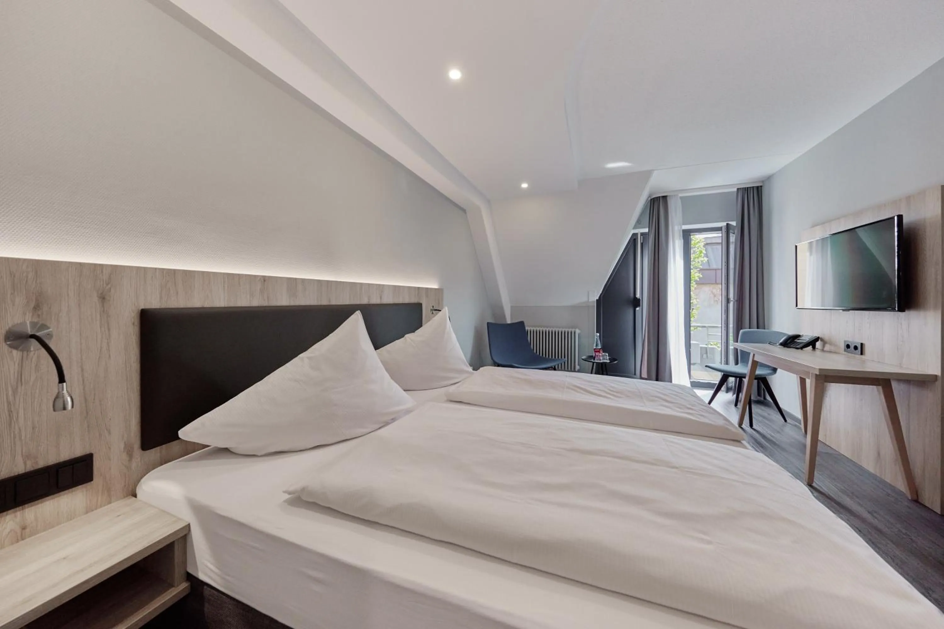 Bedroom, Bed in Zum Roten Bären