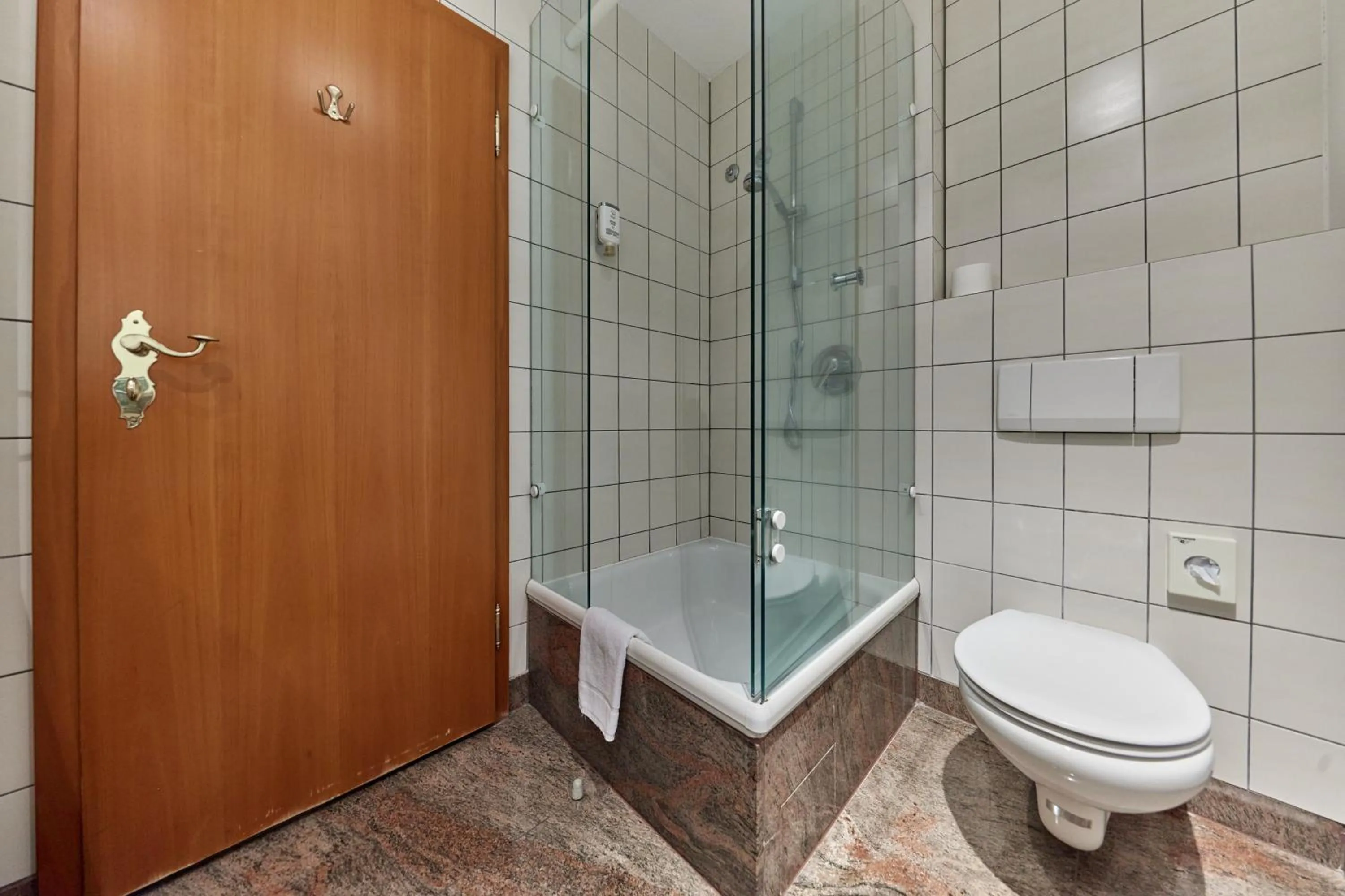 Toilet in Zum Roten Bären