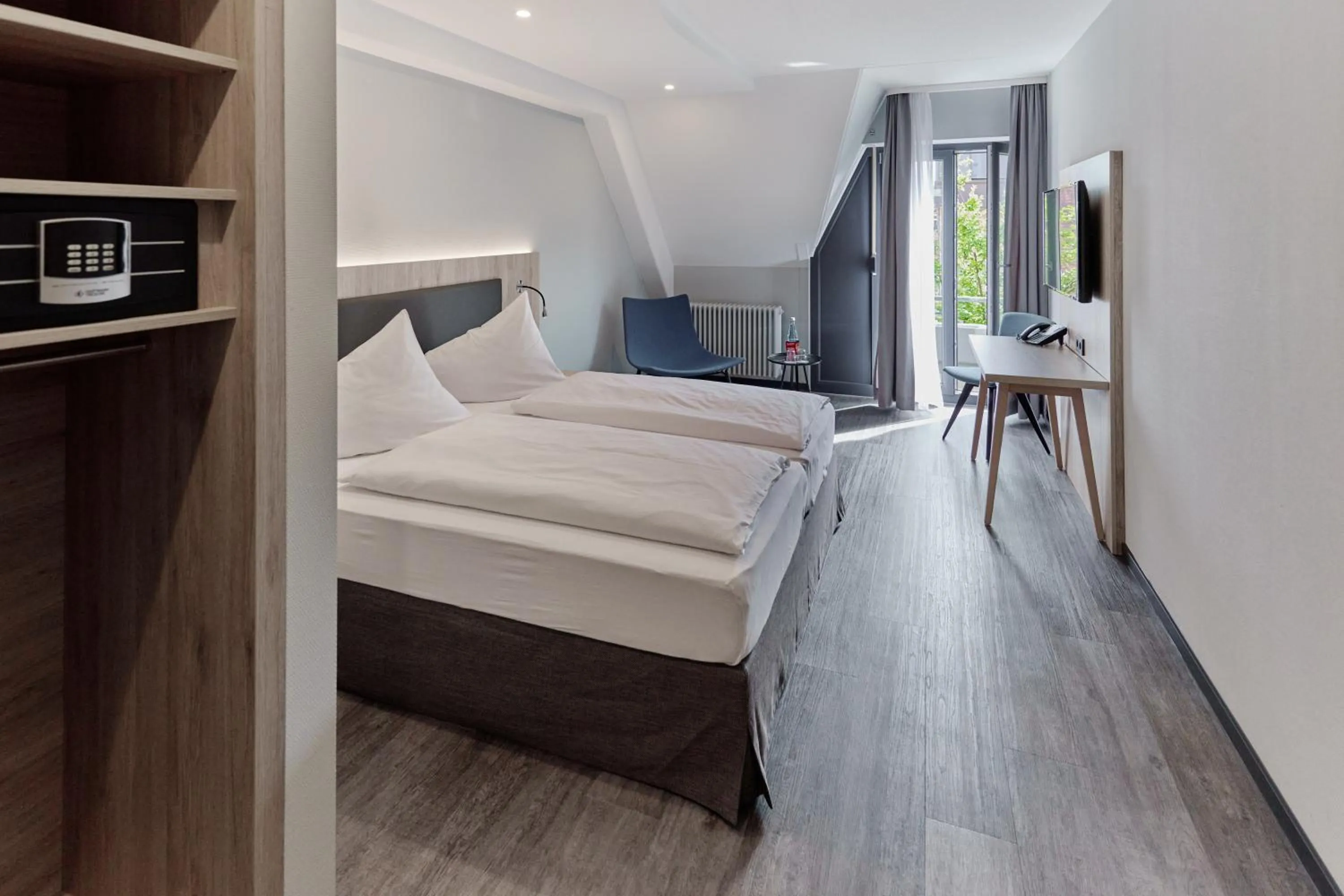 Bedroom, Bed in Zum Roten Bären