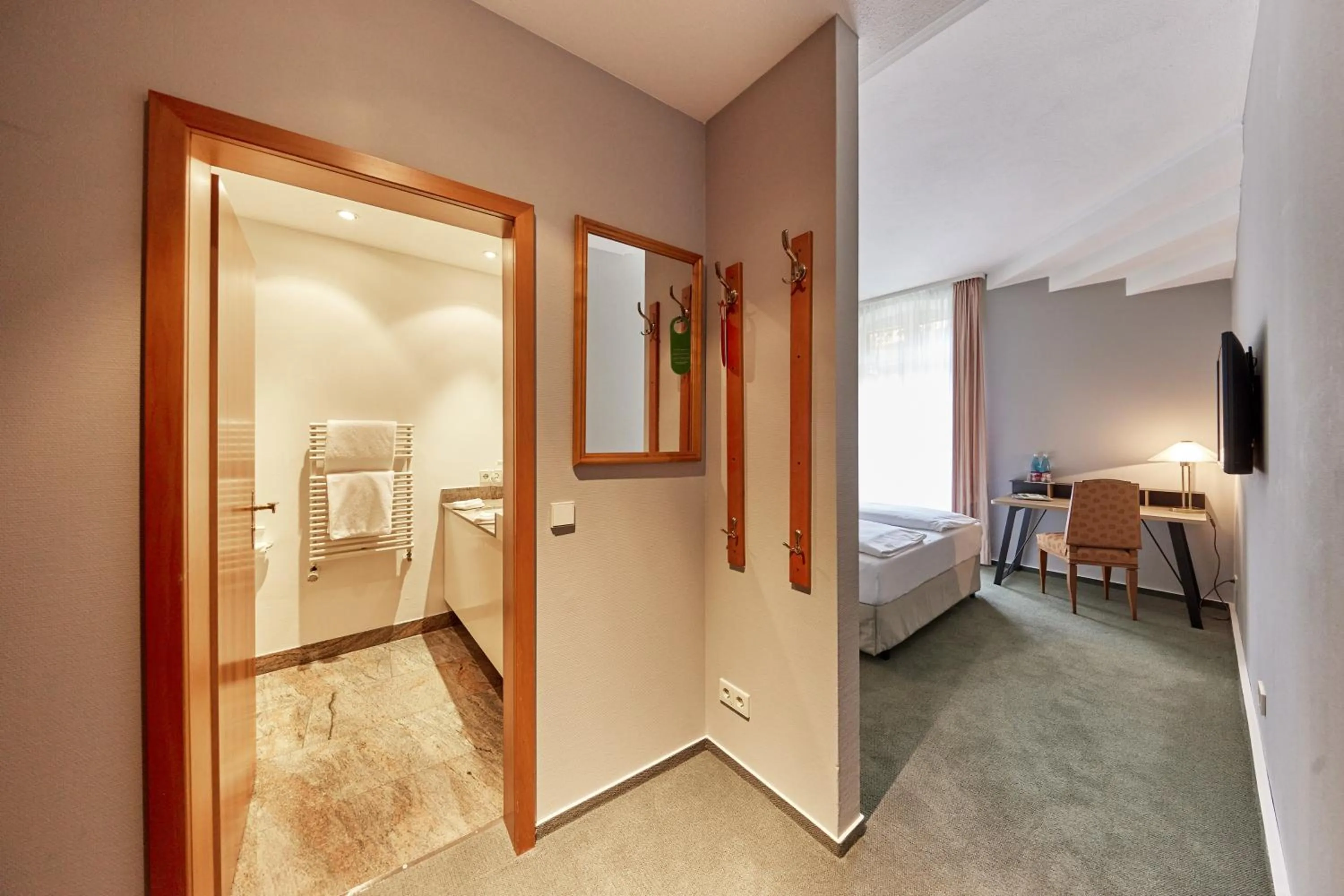 Photo of the whole room, Bed in Zum Roten Bären