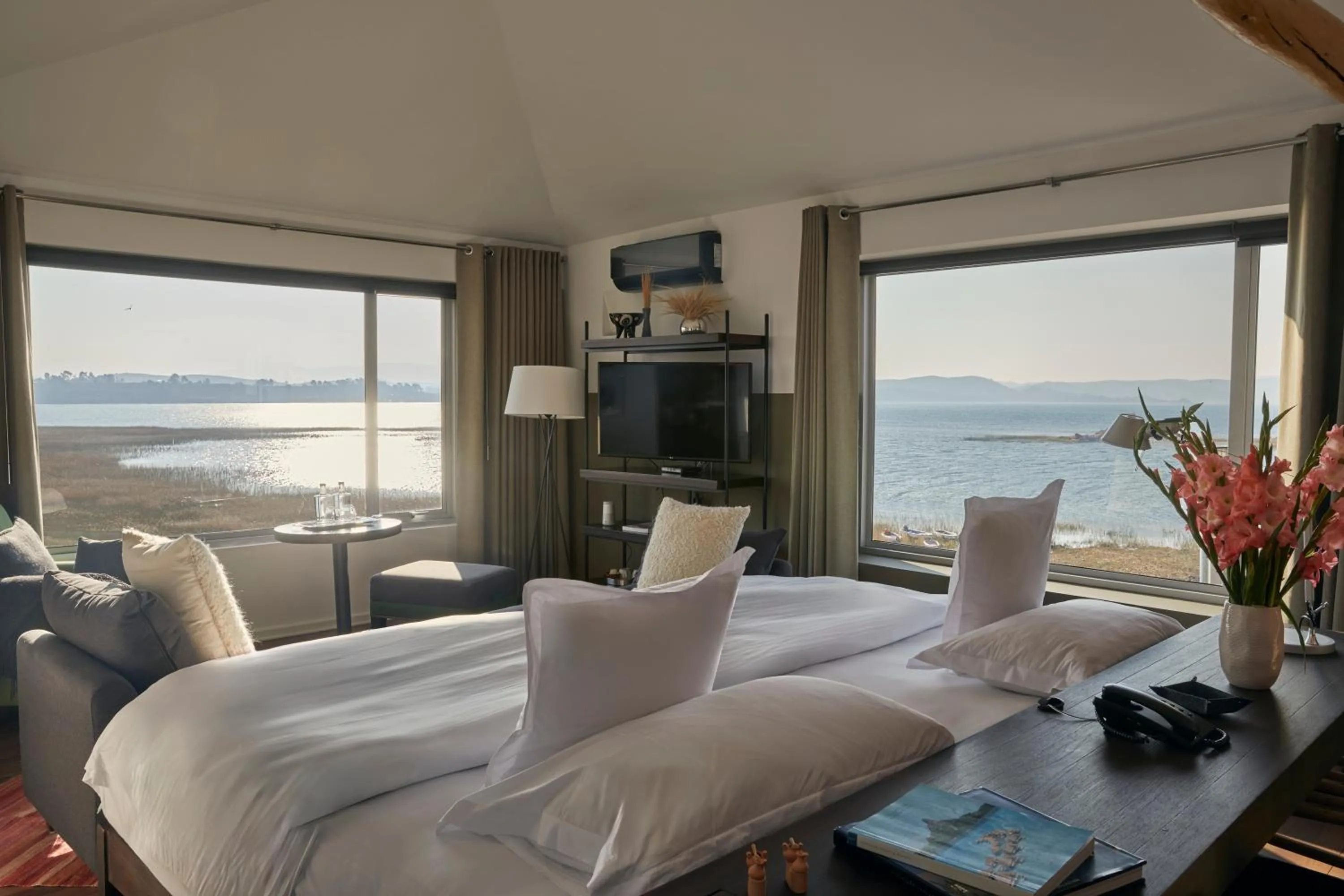 Bed in Titilaka by Andean