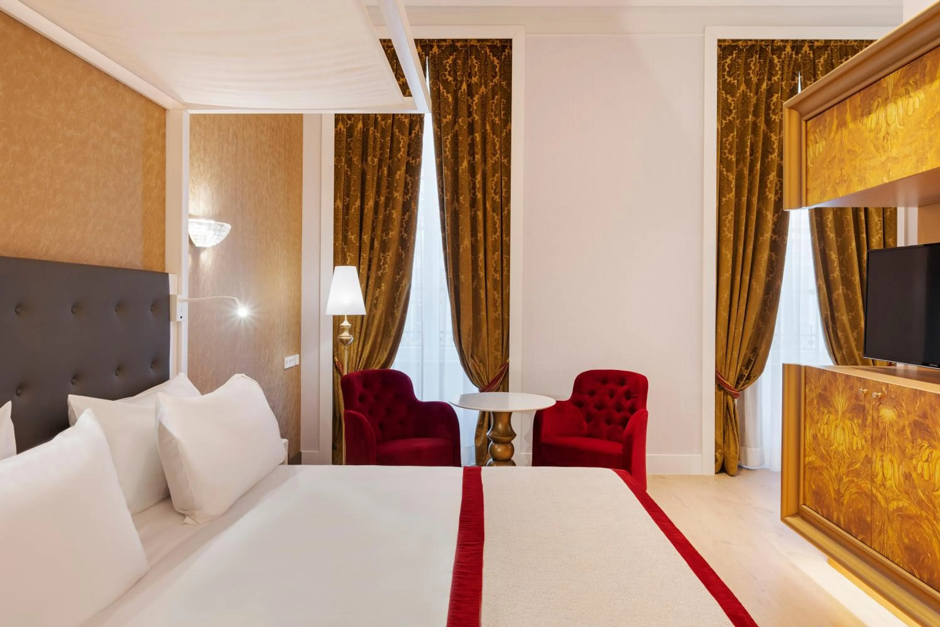 Communal lounge/ TV room, Bed in Áurea Ana Palace by Eurostars Hotel Company