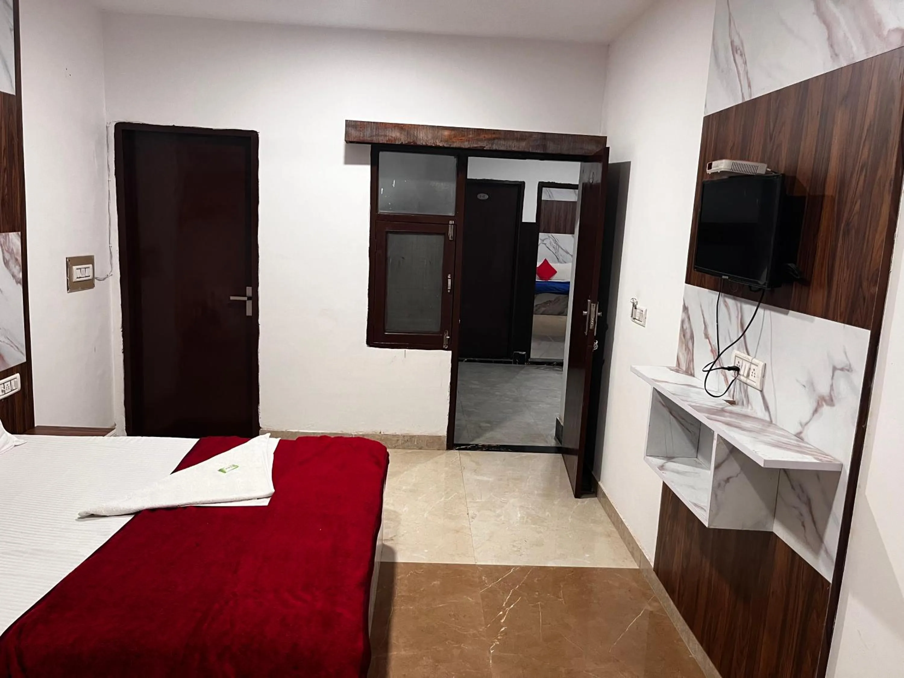 Photo of the whole room, Bed in Hotel Green