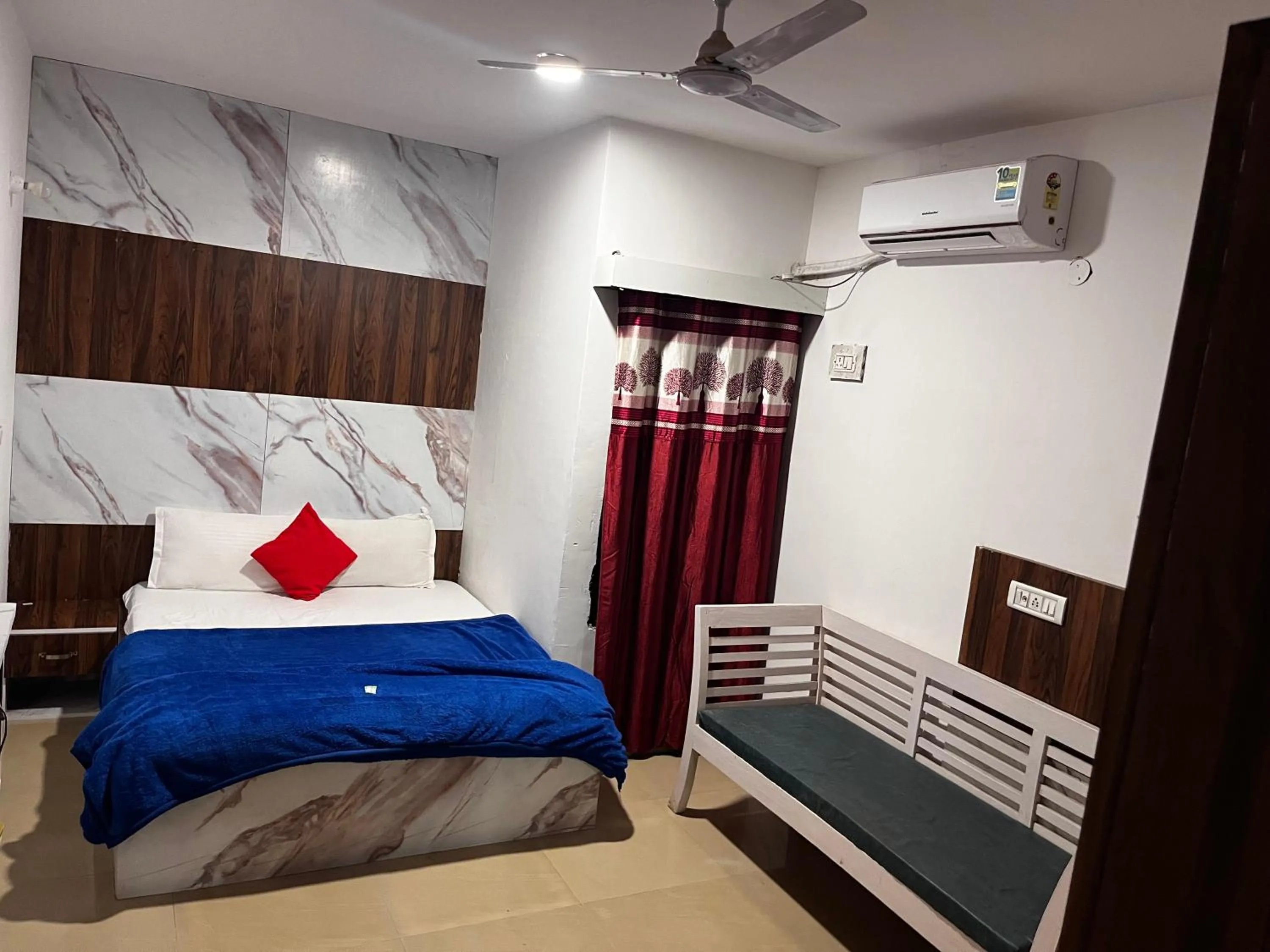 Photo of the whole room, Bed in Hotel Green