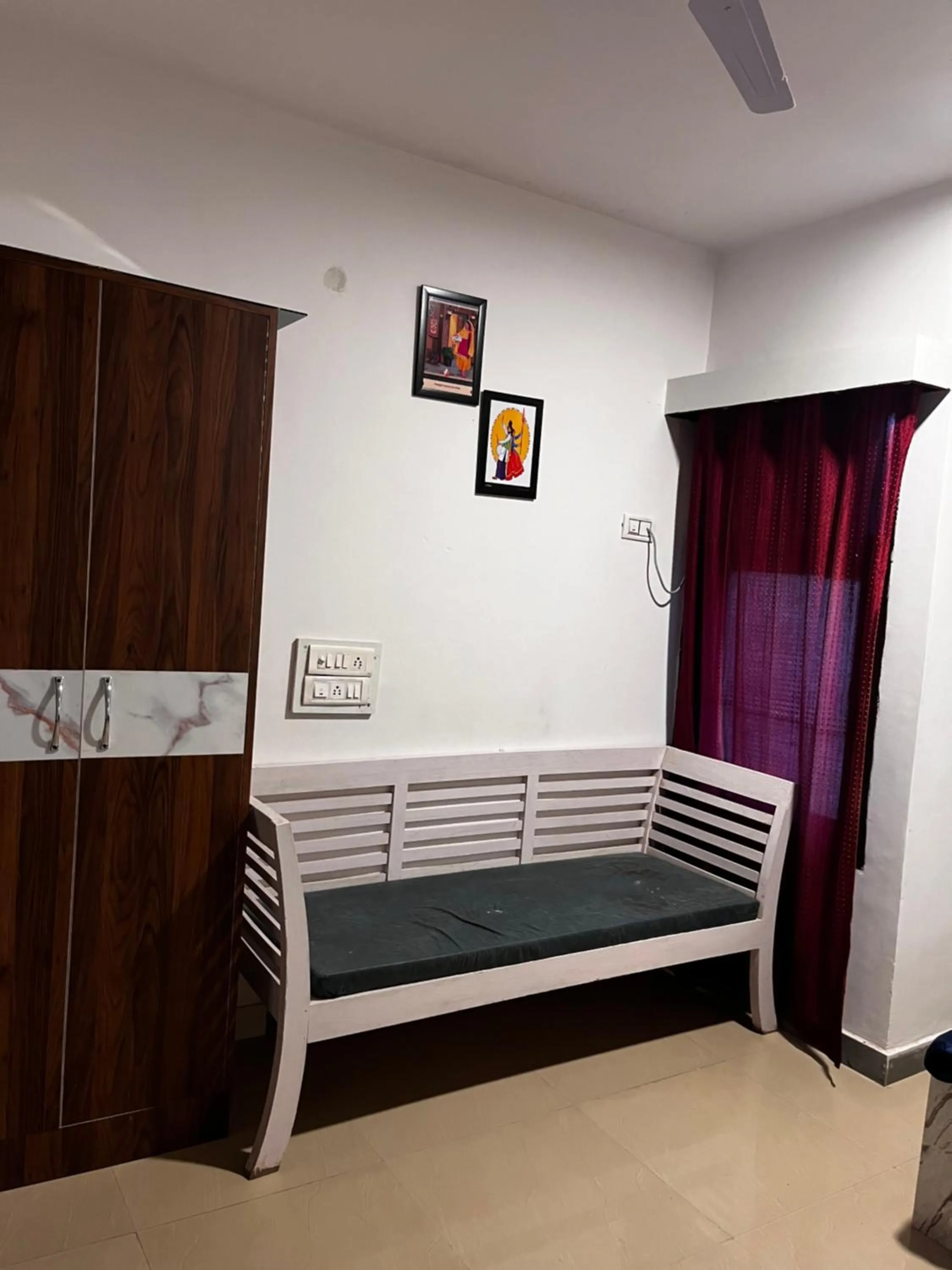 Seating area, Bed in Hotel Green