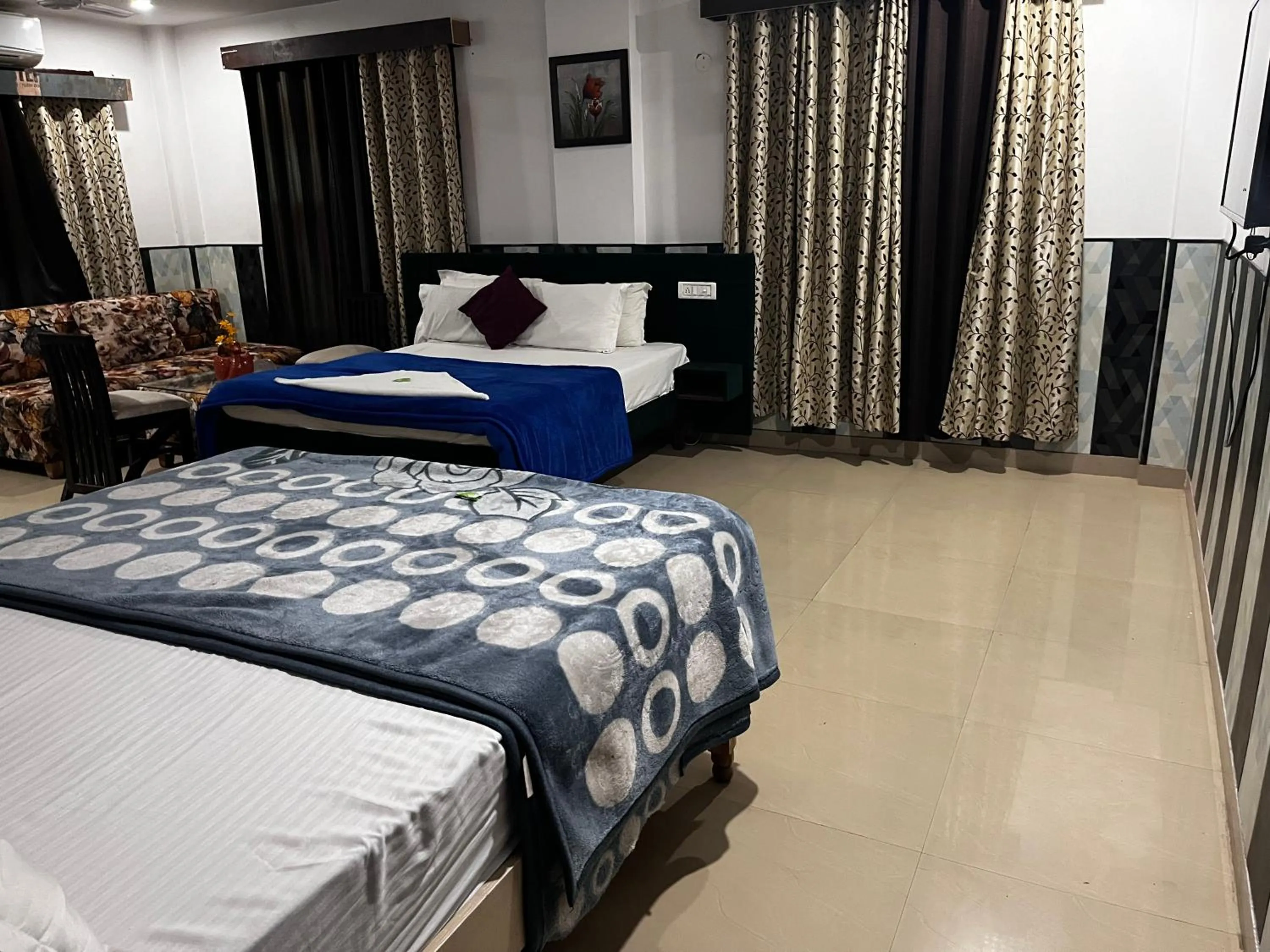 Photo of the whole room, Bed in Hotel Green