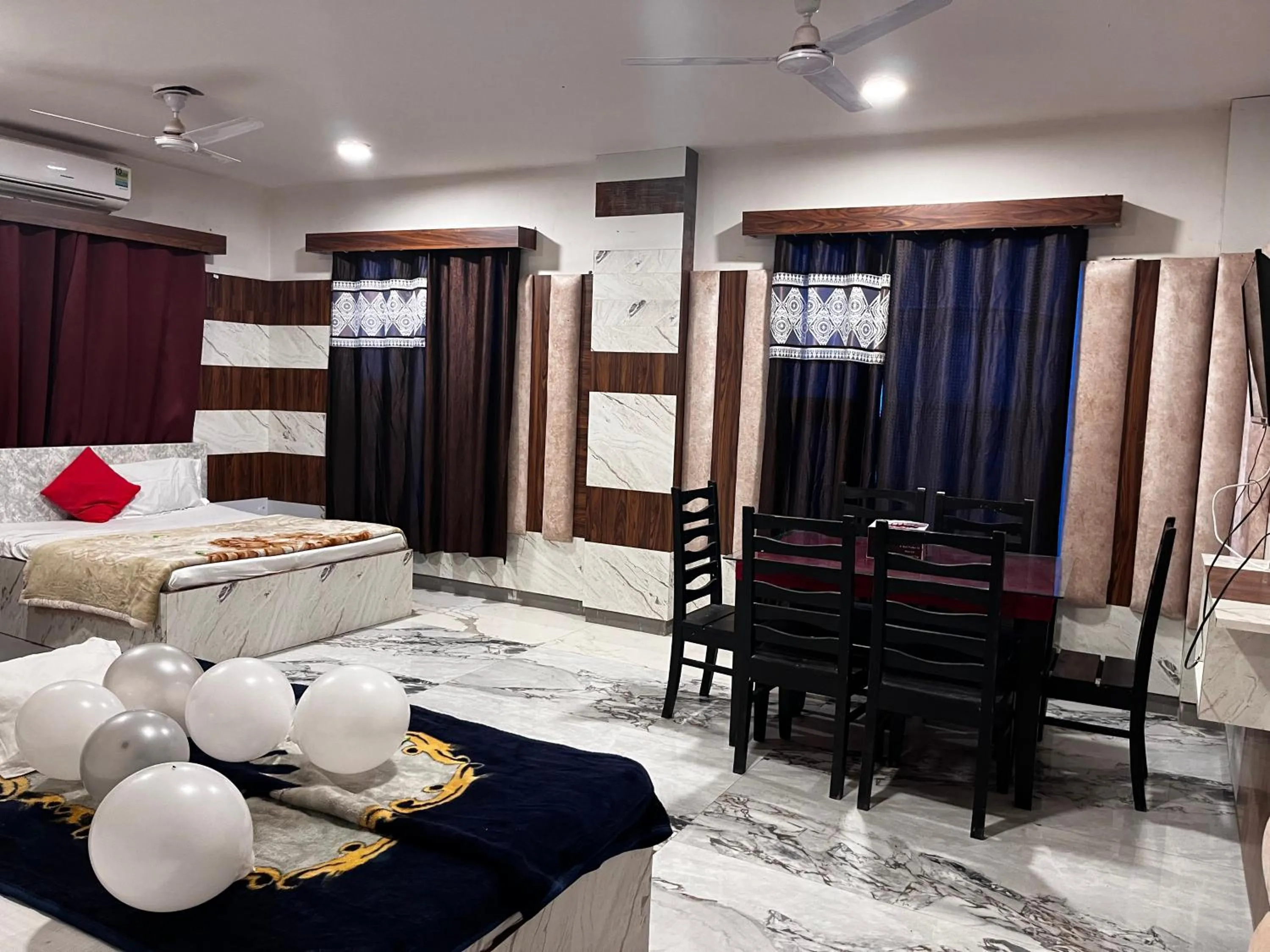 Photo of the whole room, Bed in Hotel Green