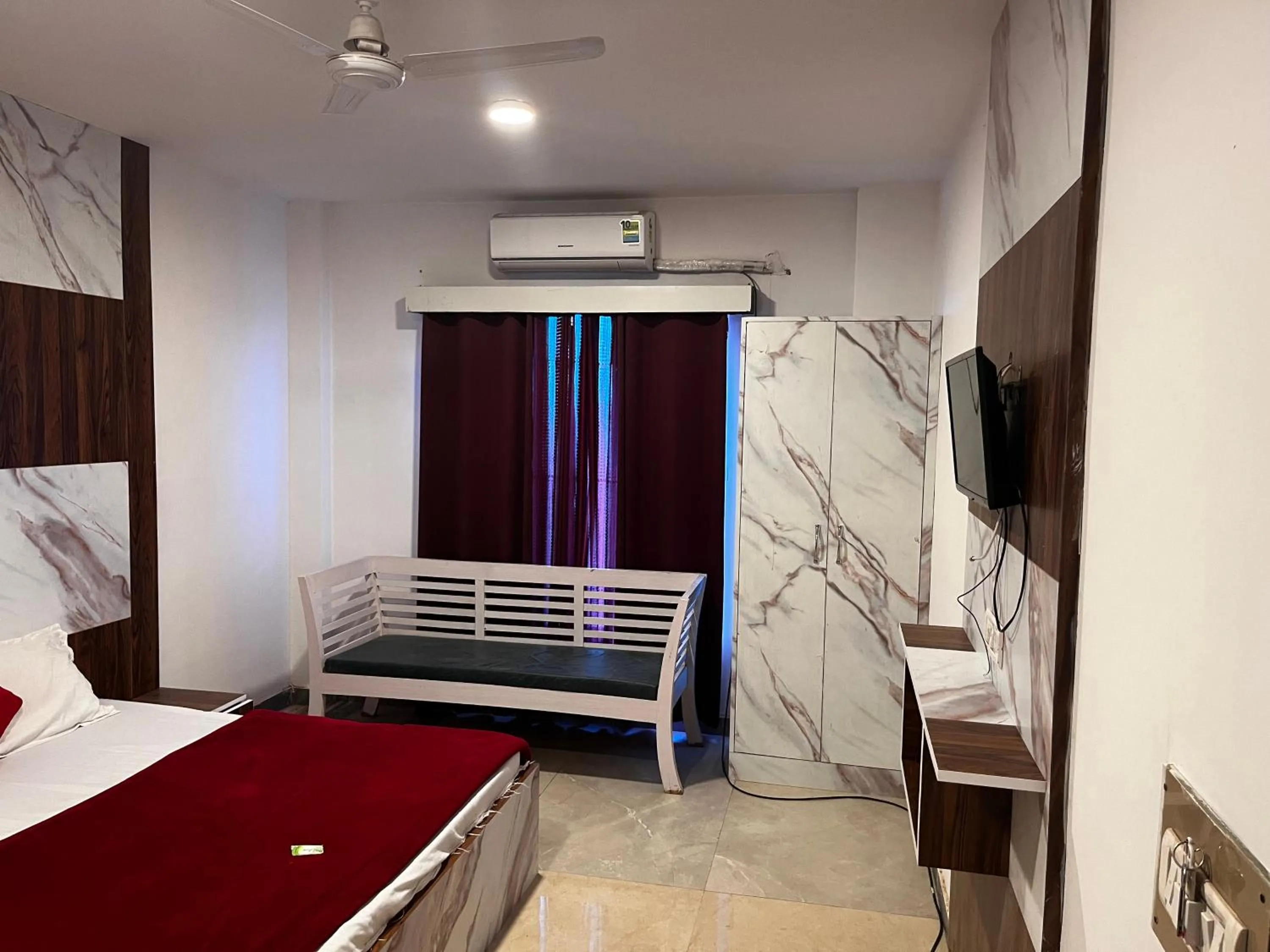 Photo of the whole room, Bed in Hotel Green