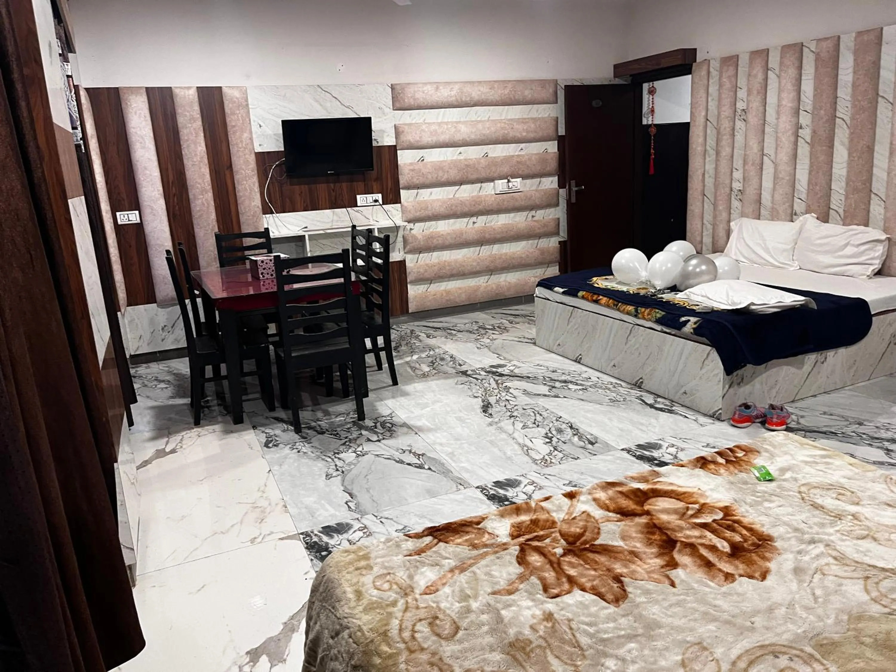 Photo of the whole room, Bed in Hotel Green