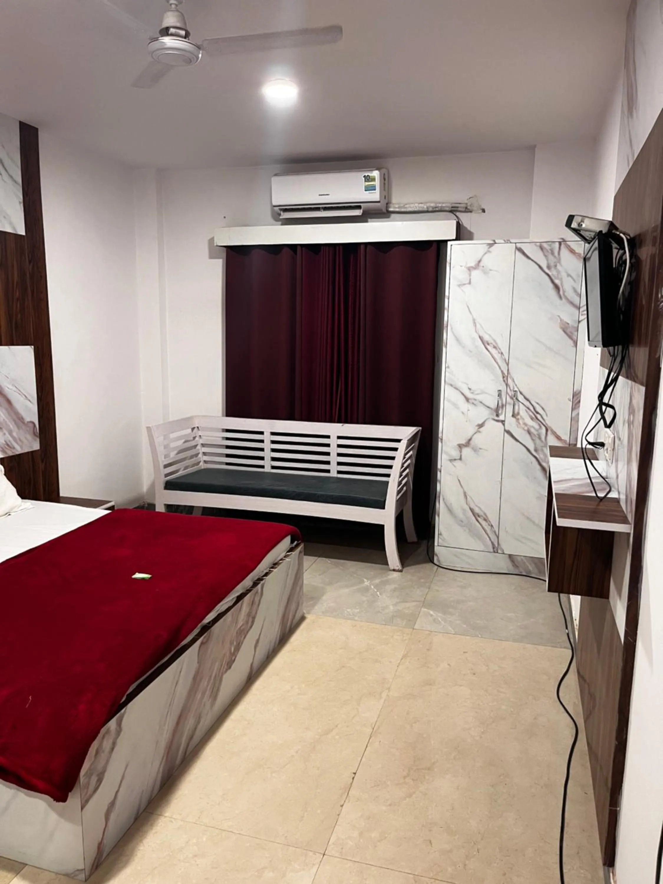 Photo of the whole room, Bed in Hotel Green