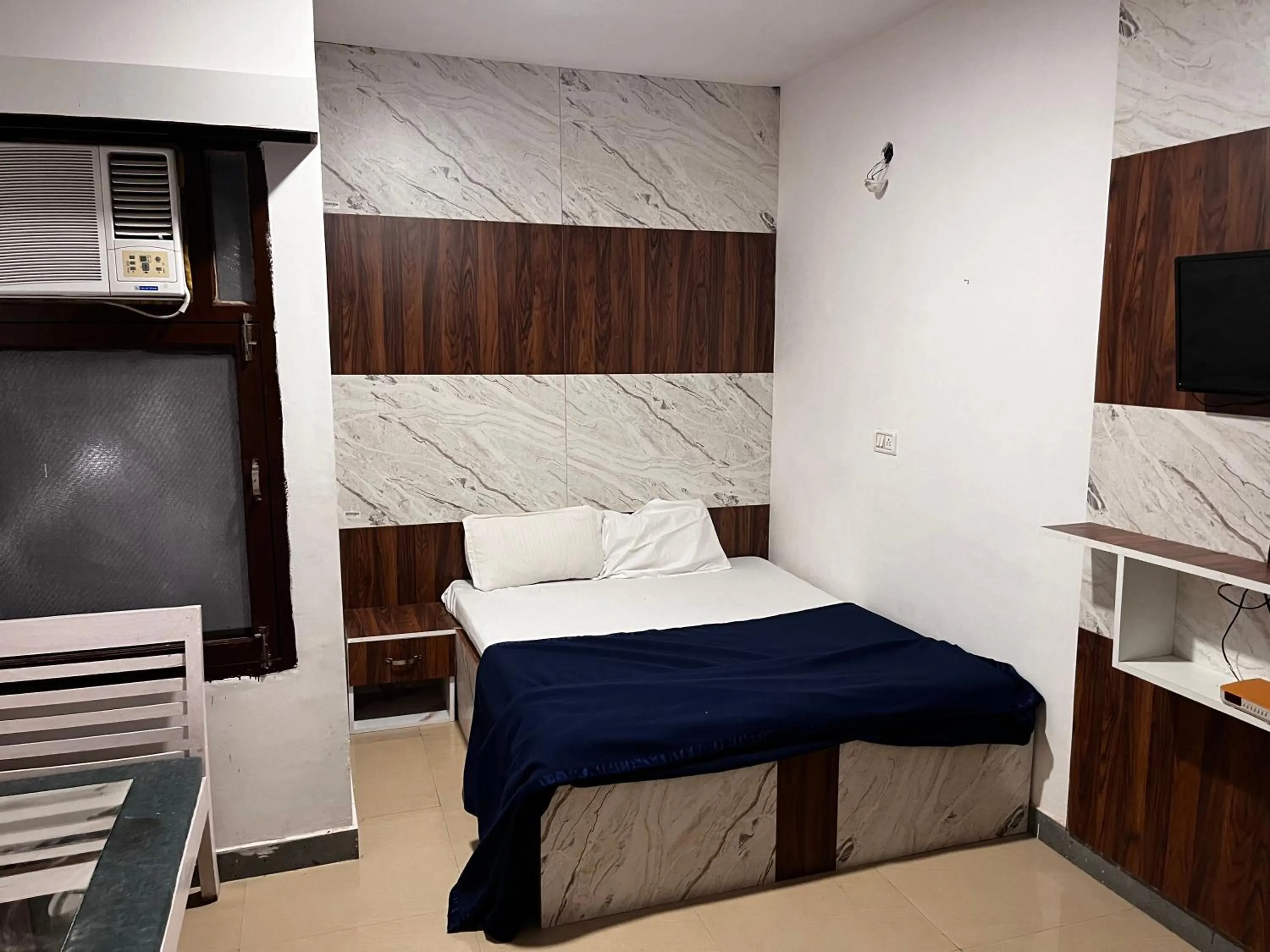 Photo of the whole room, Bed in Hotel Green