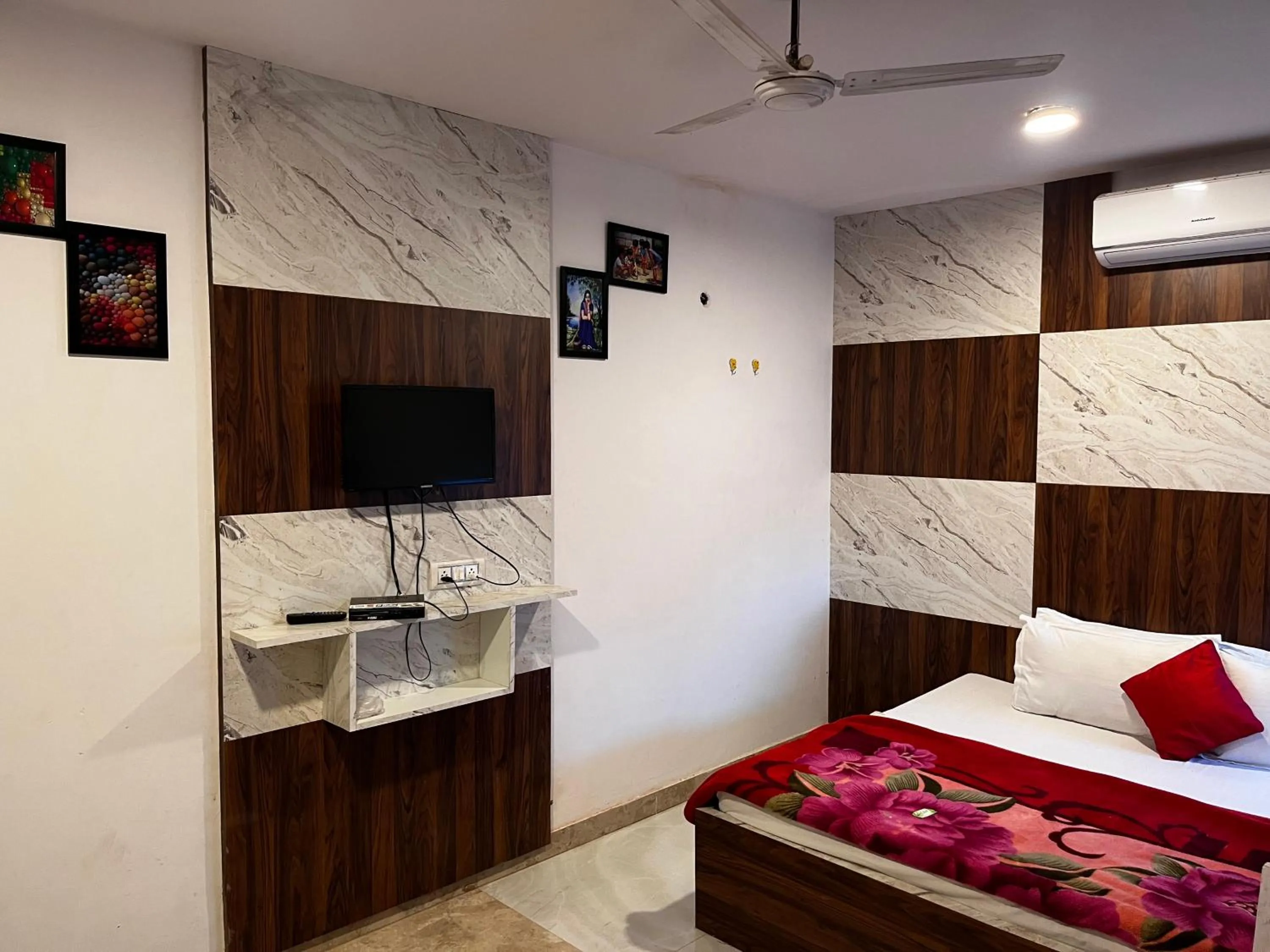 Photo of the whole room, Bed in Hotel Green