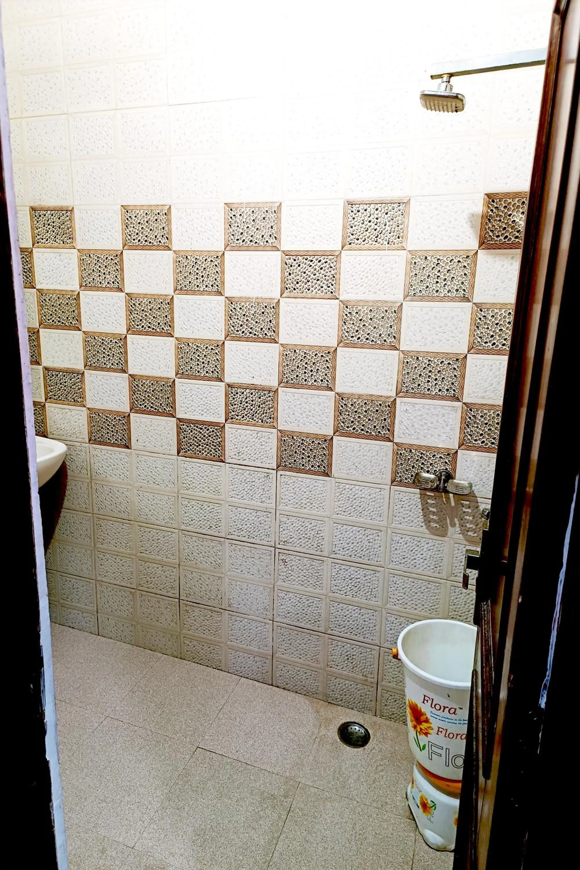 Bathroom in Hotel Crystal Deluxe at New Delhi Railway Station