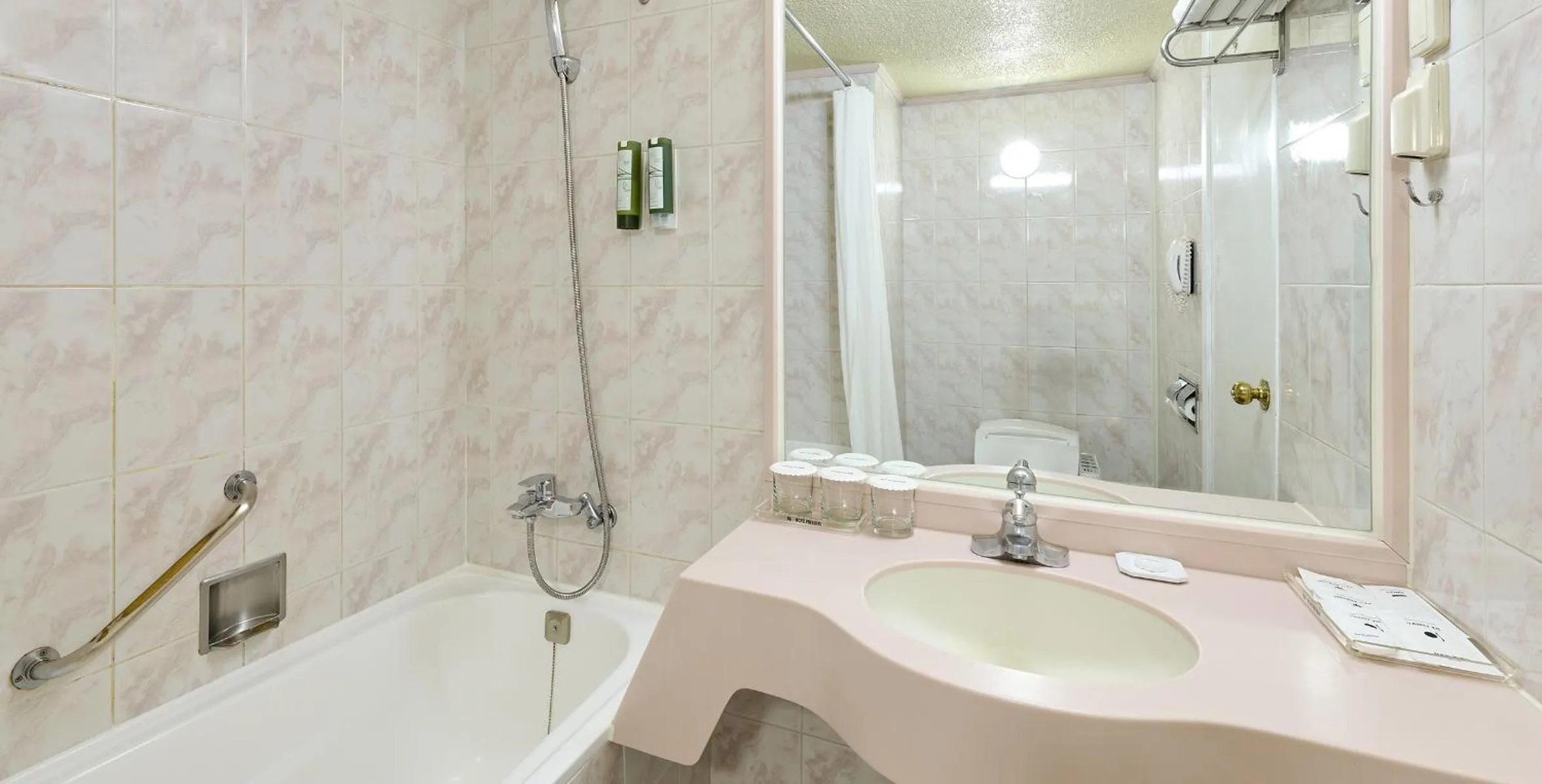 Bathroom in Hotel President