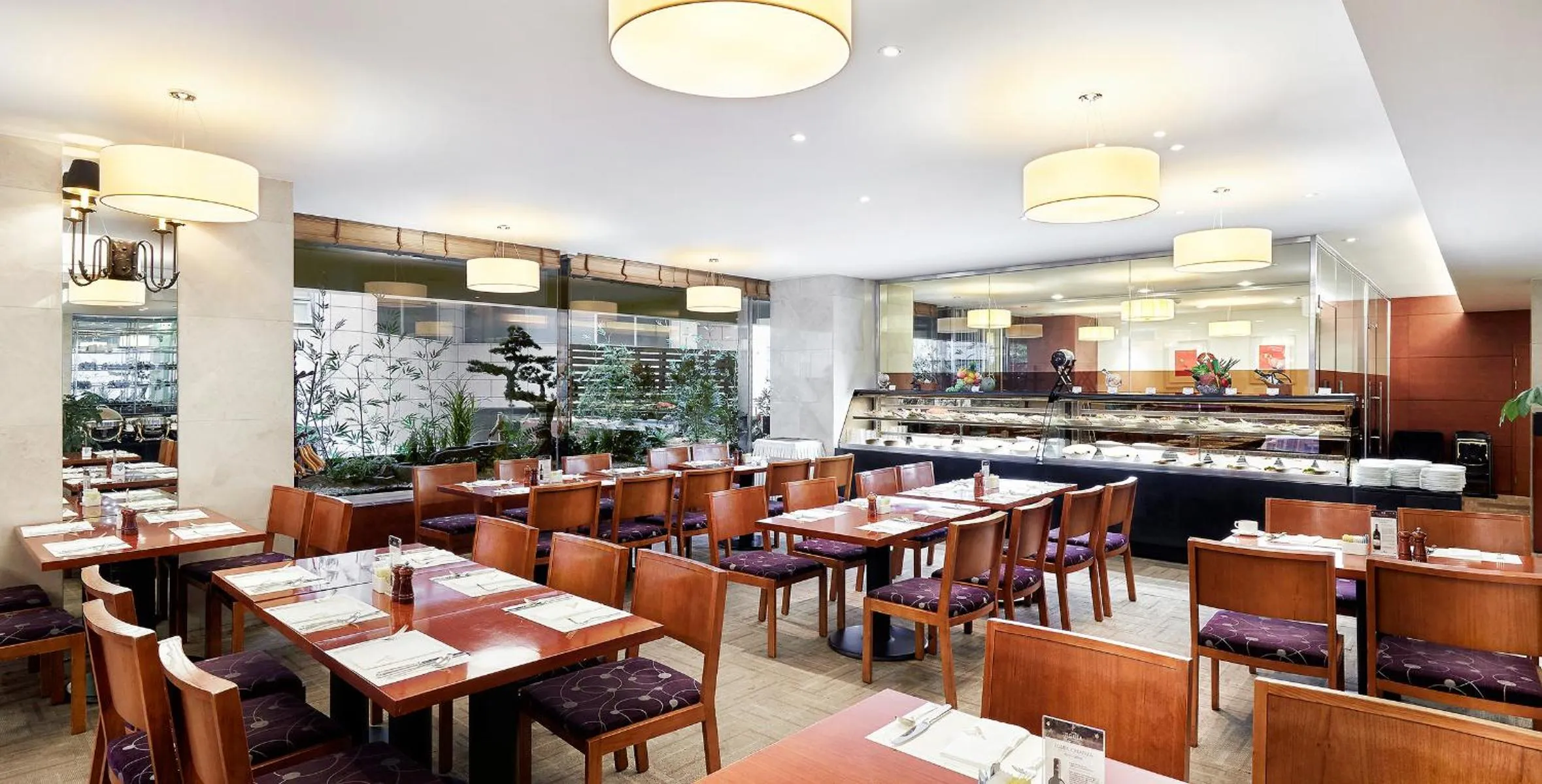 Restaurant/places to eat in Hotel President