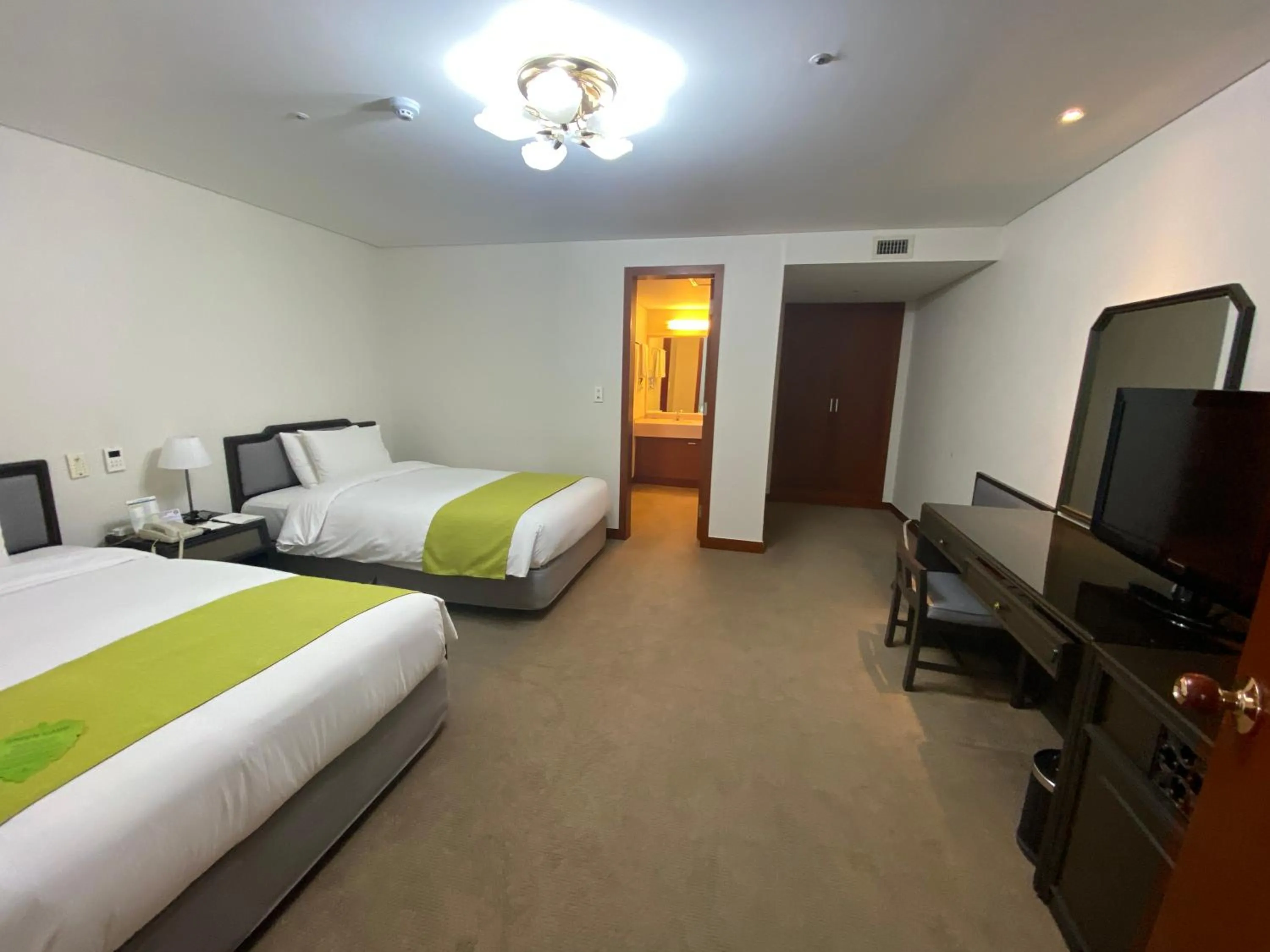 Bedroom, Bed in Hotel President