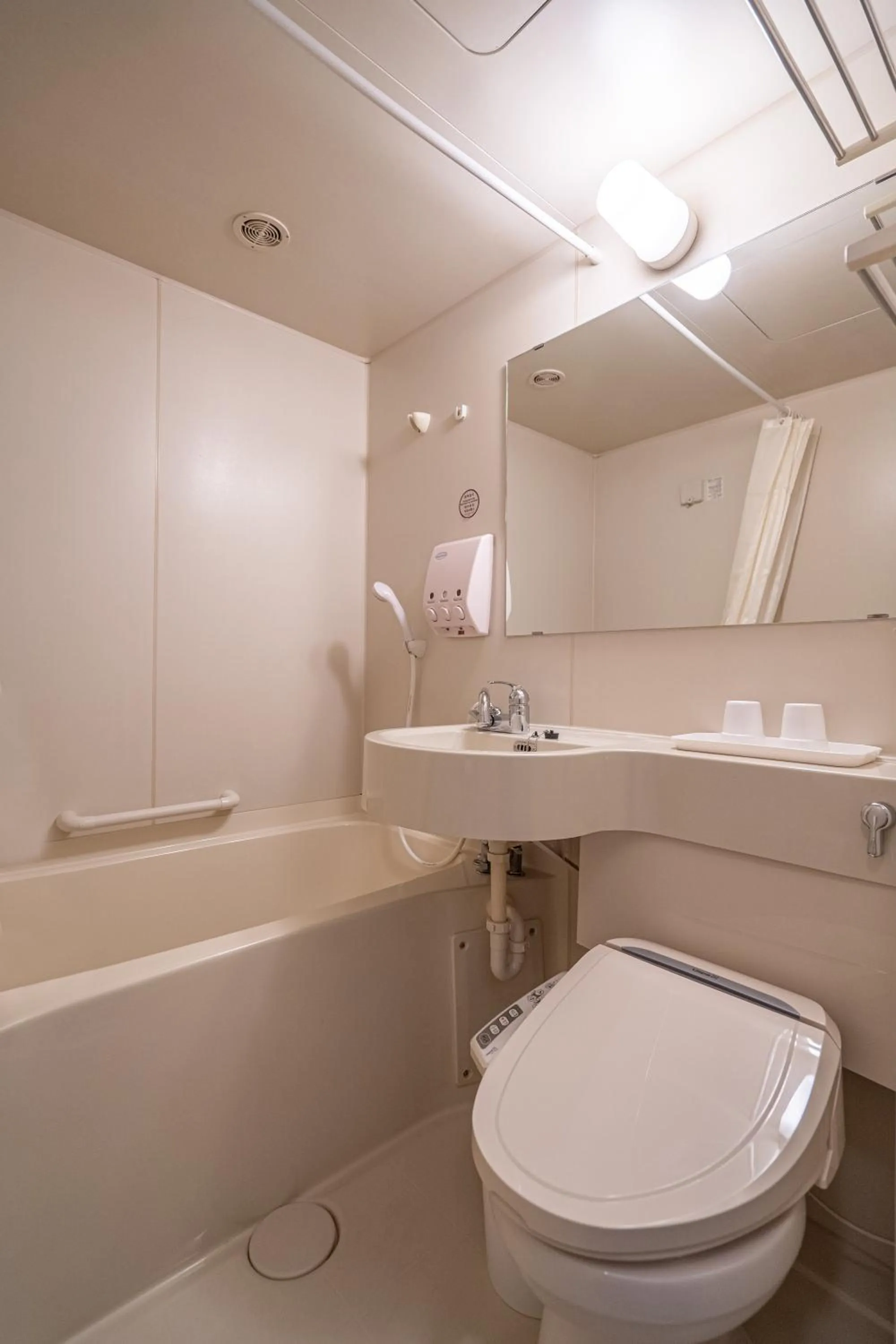 Shower in Toyoko Inn Seoul Dongdaemun I