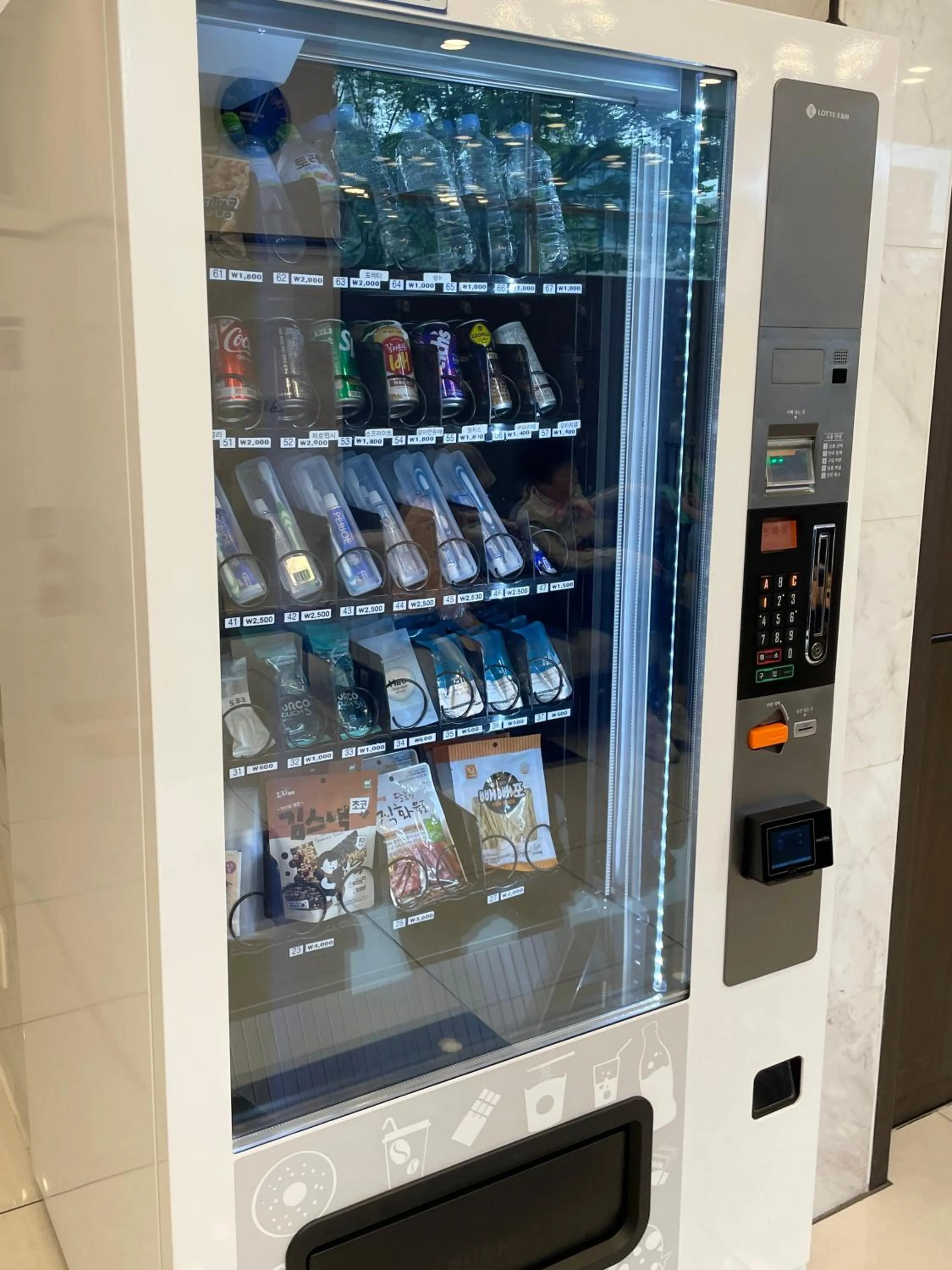 vending machine in Toyoko Inn Busan Station No.1