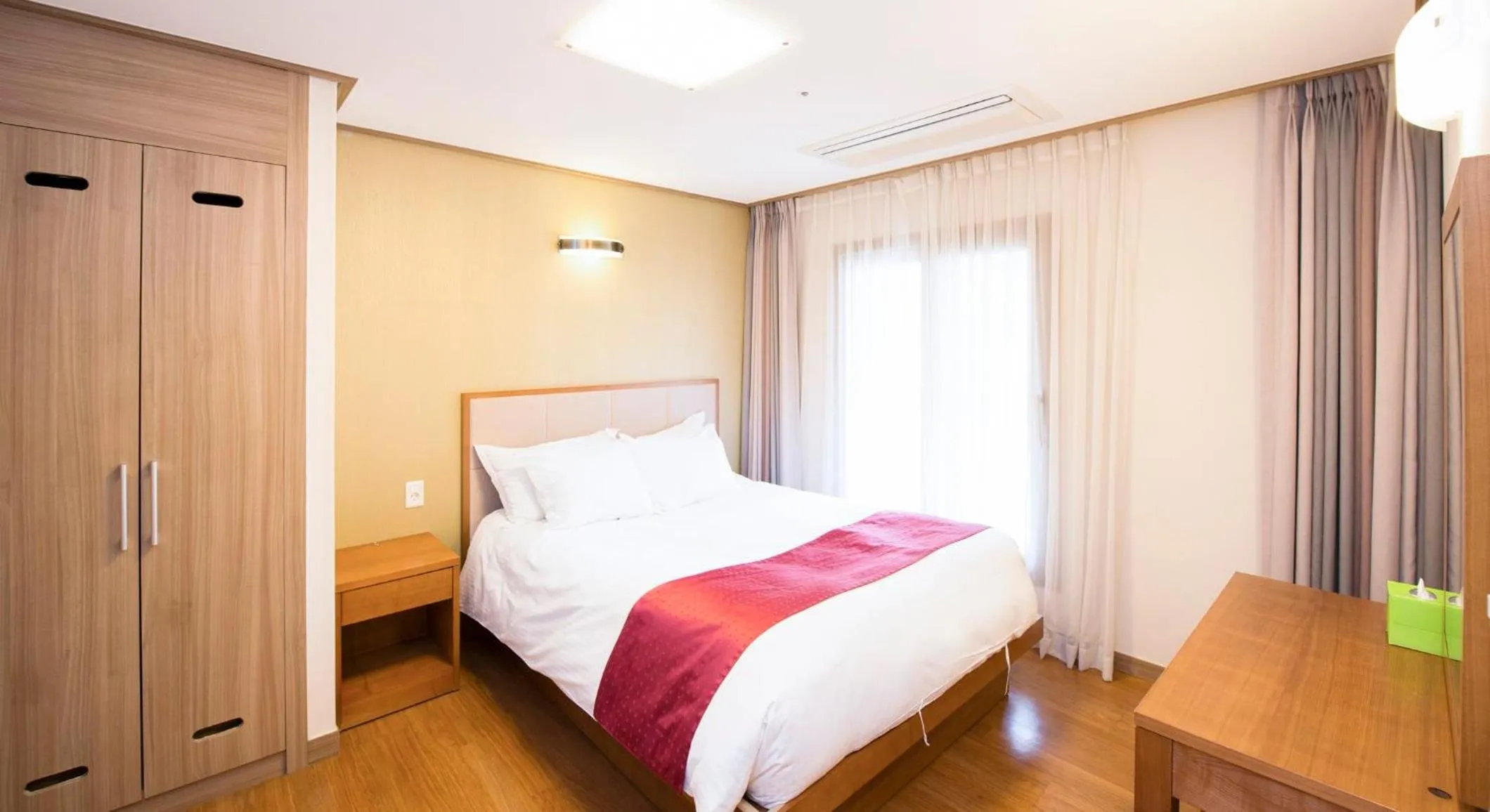 Photo of the whole room, Bed in Holiday Inn & Suites Alpensia Pyeongchang Suites by IHG