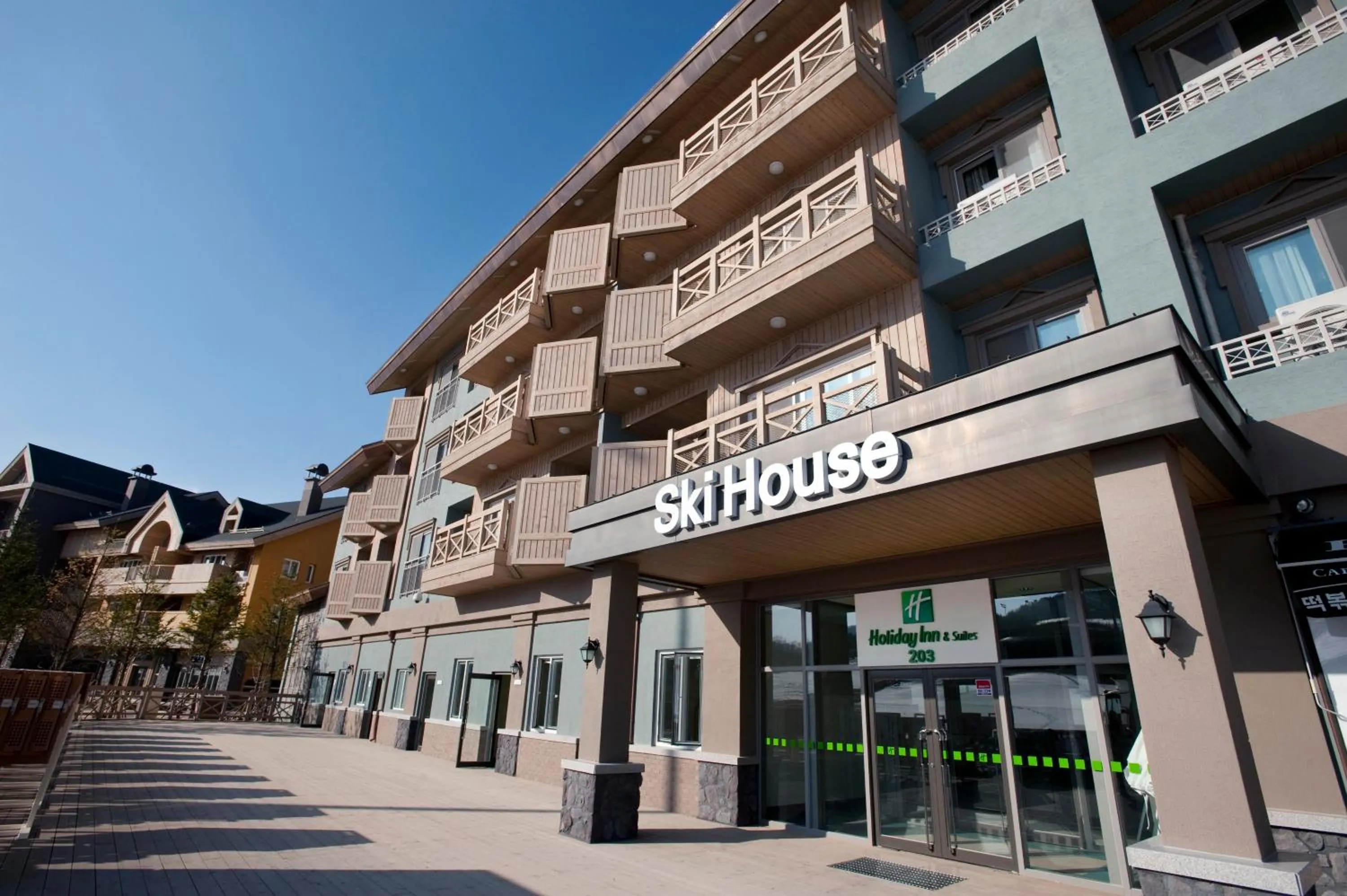 Property building in Holiday Inn & Suites Alpensia Pyeongchang Suites by IHG