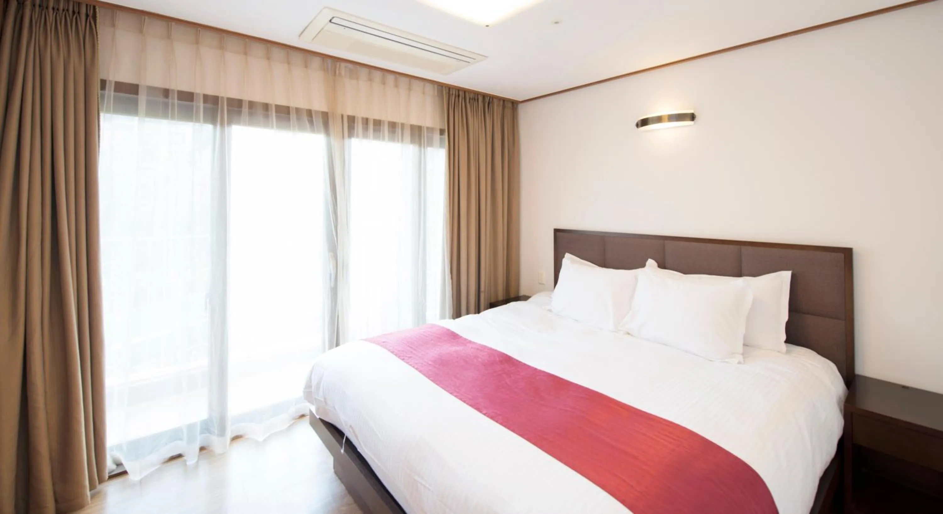 Photo of the whole room, Bed in Holiday Inn & Suites Alpensia Pyeongchang Suites by IHG