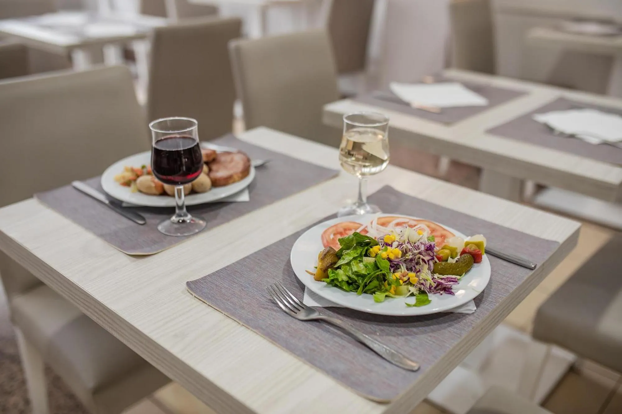 Restaurant/places to eat in Servatur Waikiki