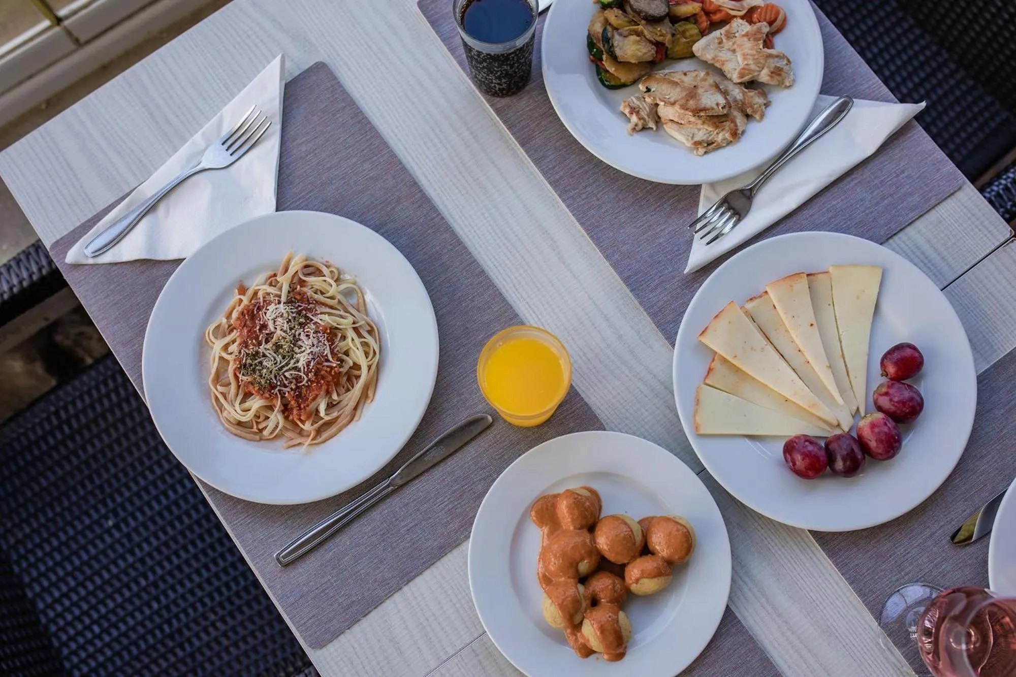 Restaurant/places to eat in Servatur Waikiki