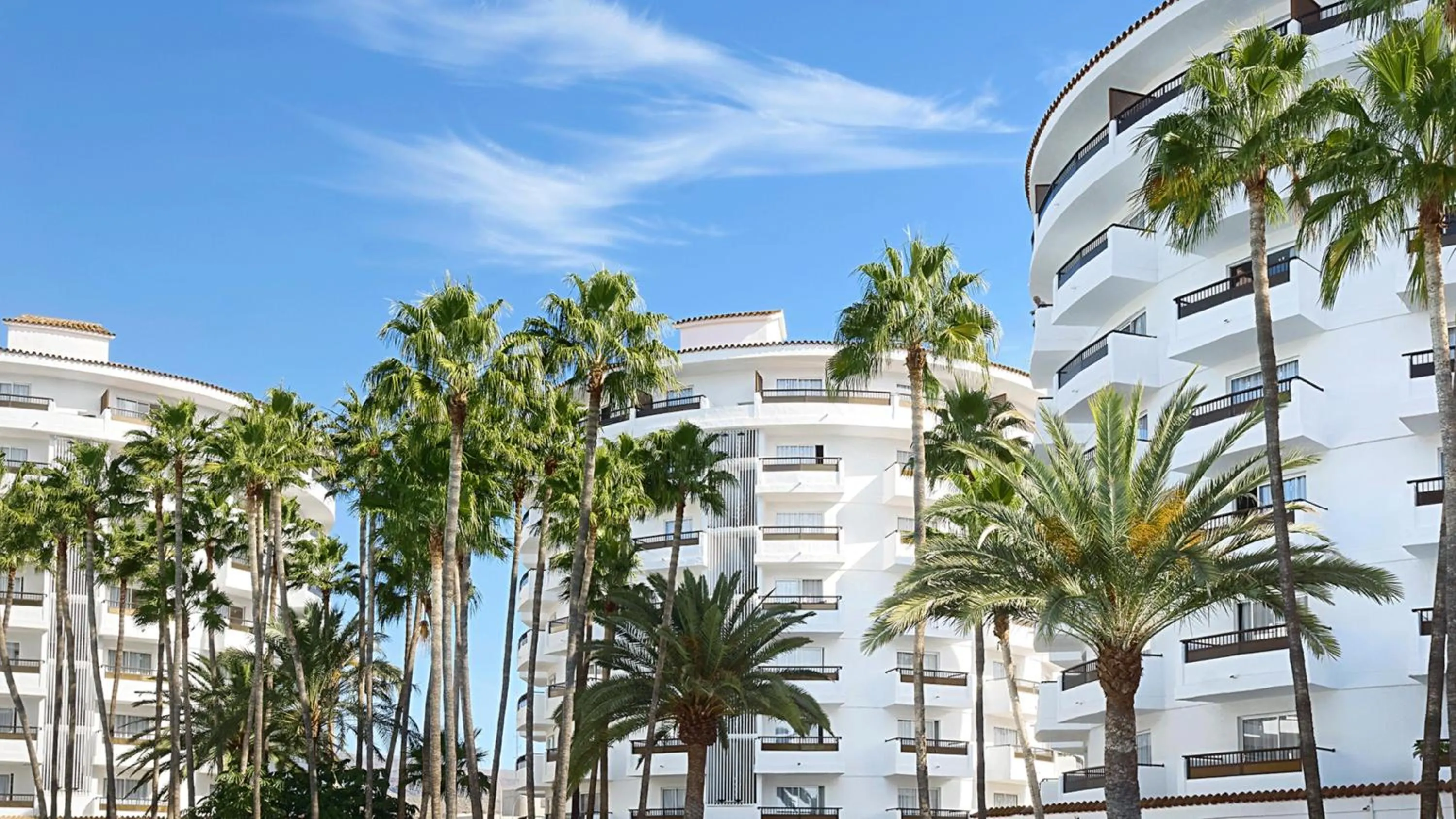 Property building in Servatur Waikiki