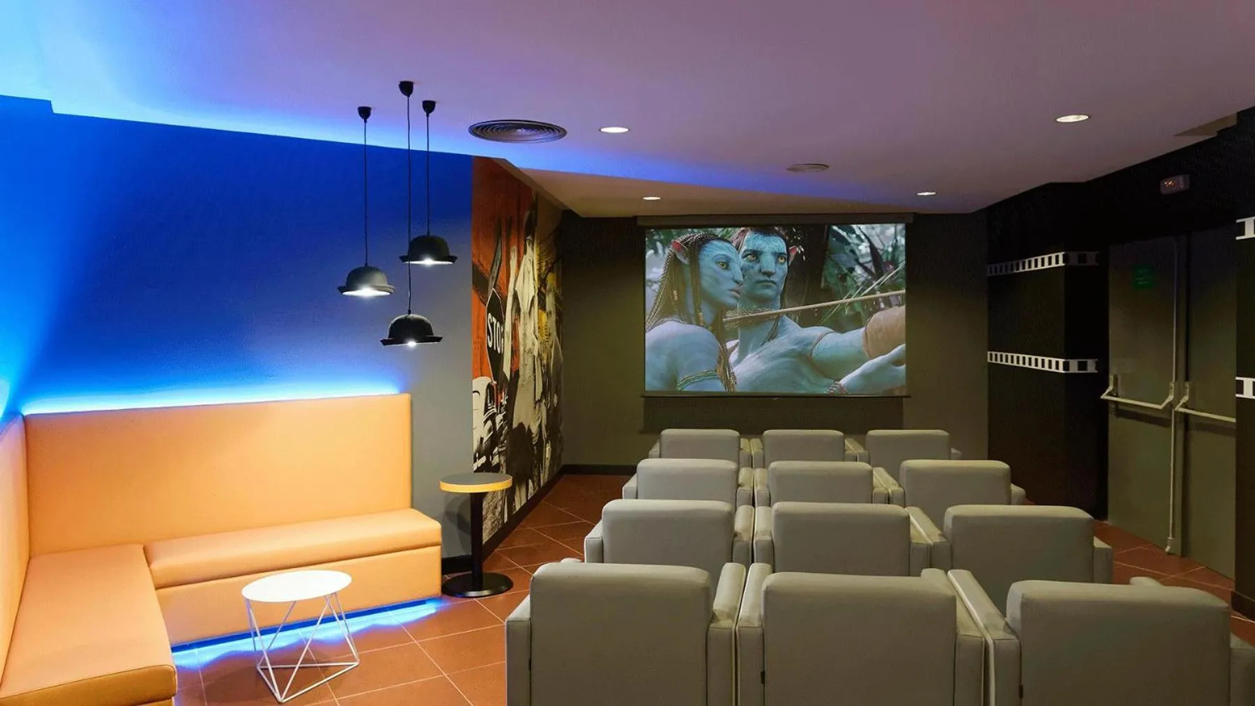 Lounge or bar in Servatur Waikiki