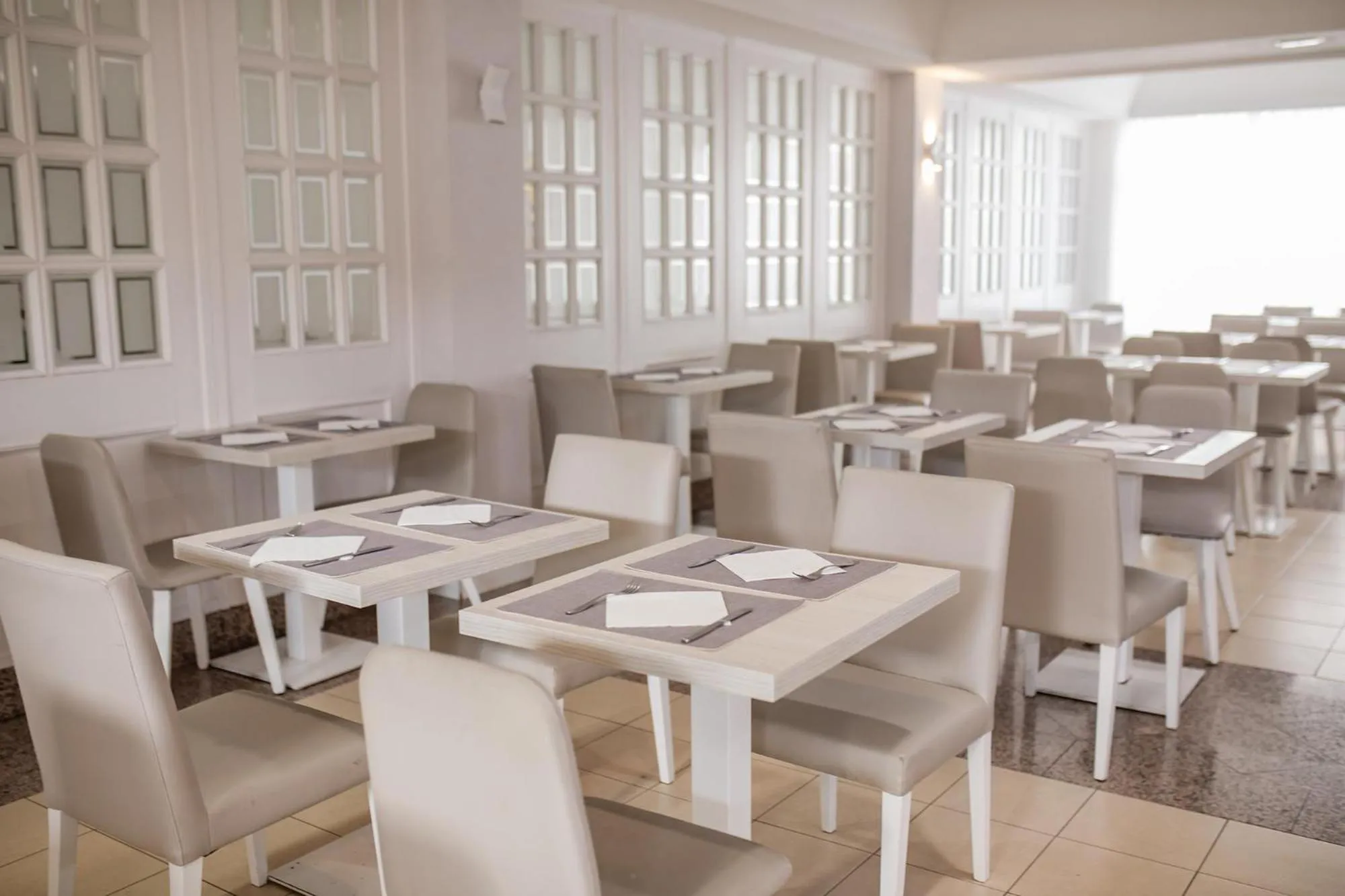 Restaurant/places to eat in Servatur Waikiki