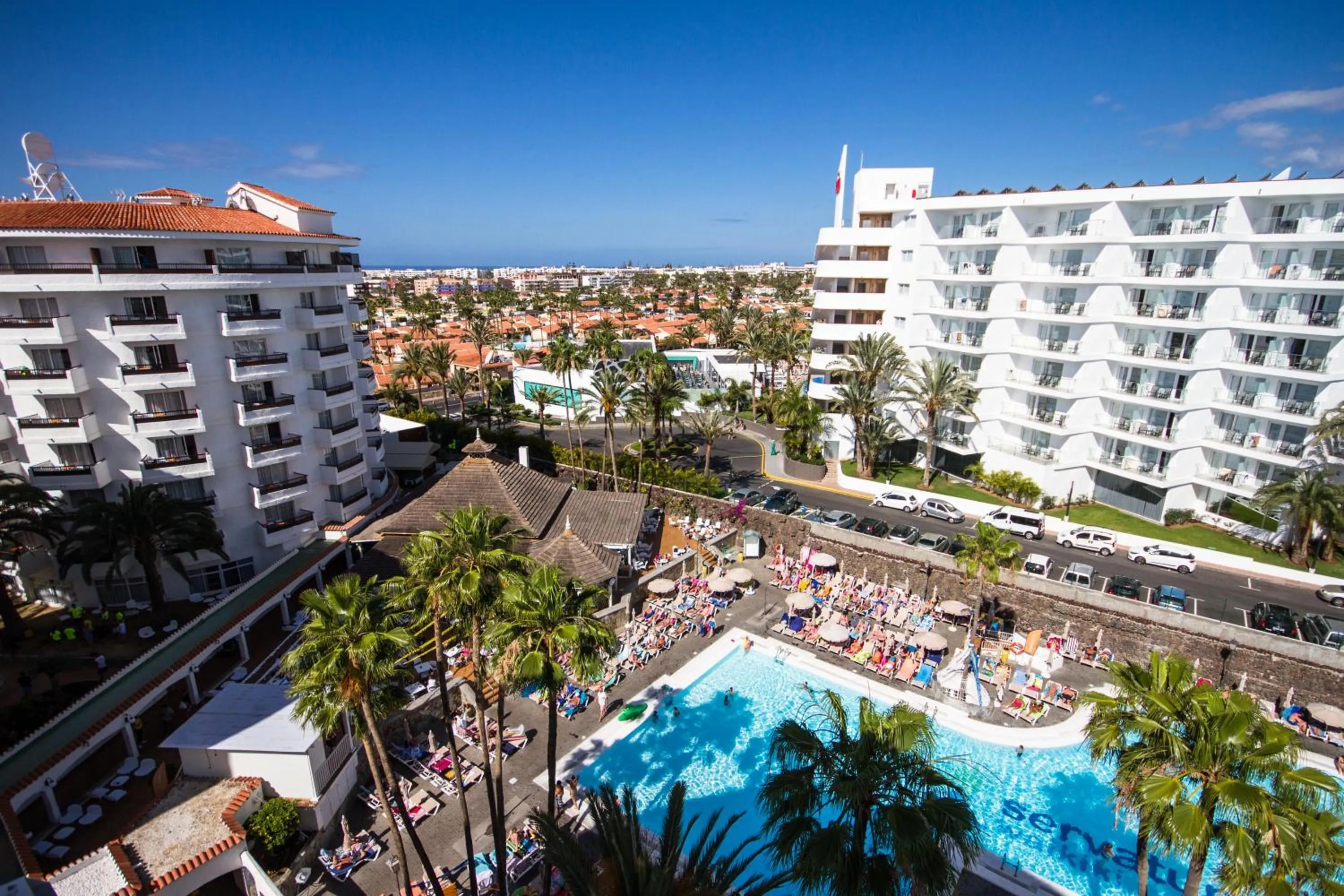 Photo of the whole room in Servatur Waikiki