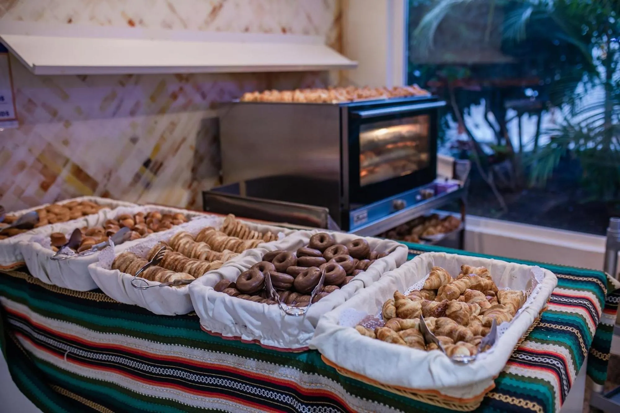 Restaurant/places to eat in Servatur Waikiki