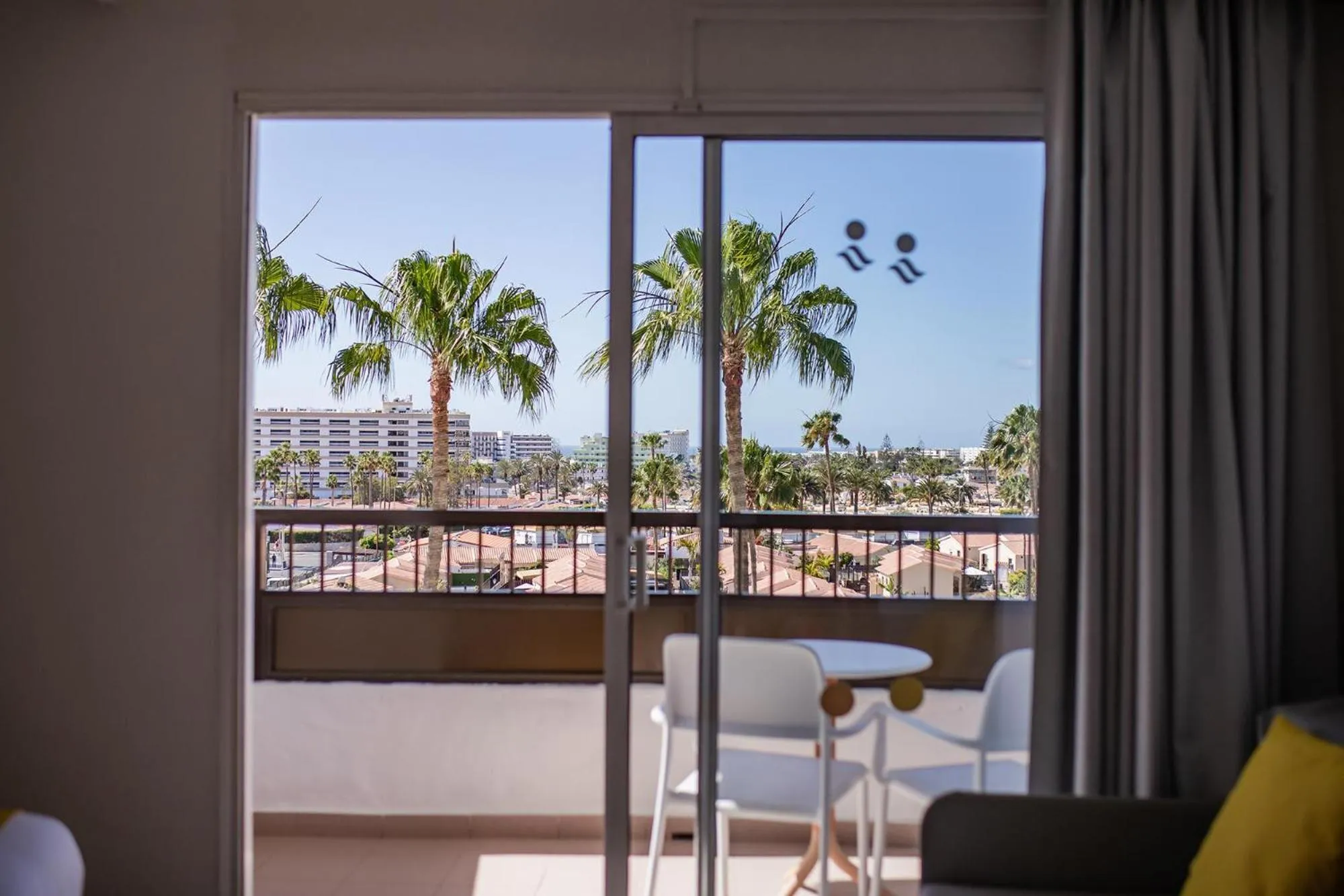 Photo of the whole room in Servatur Waikiki