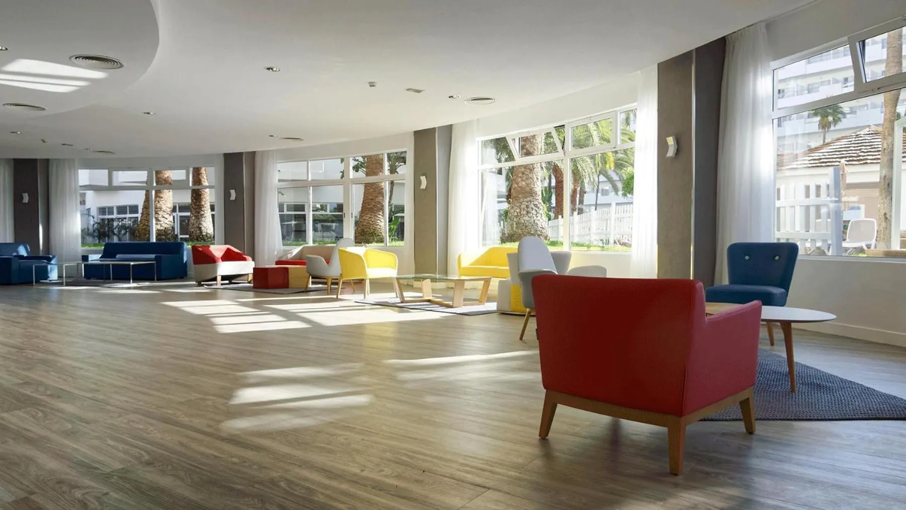 Lobby or reception in Servatur Waikiki