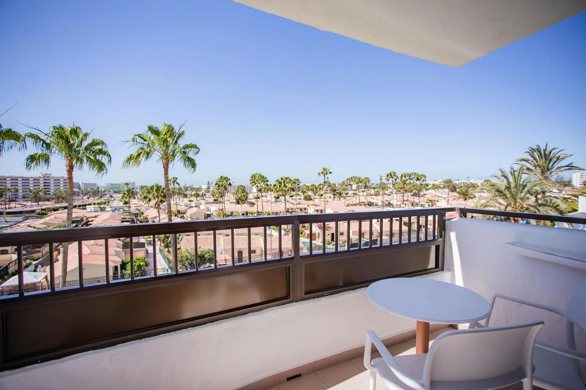 Photo of the whole room in Servatur Waikiki