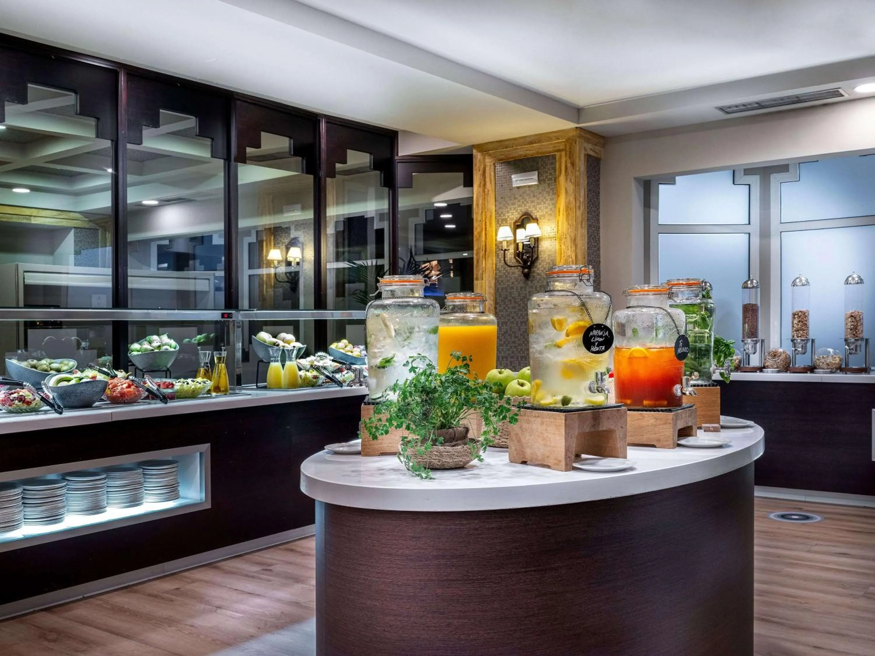 Restaurant/places to eat in Meliá Isla Canela