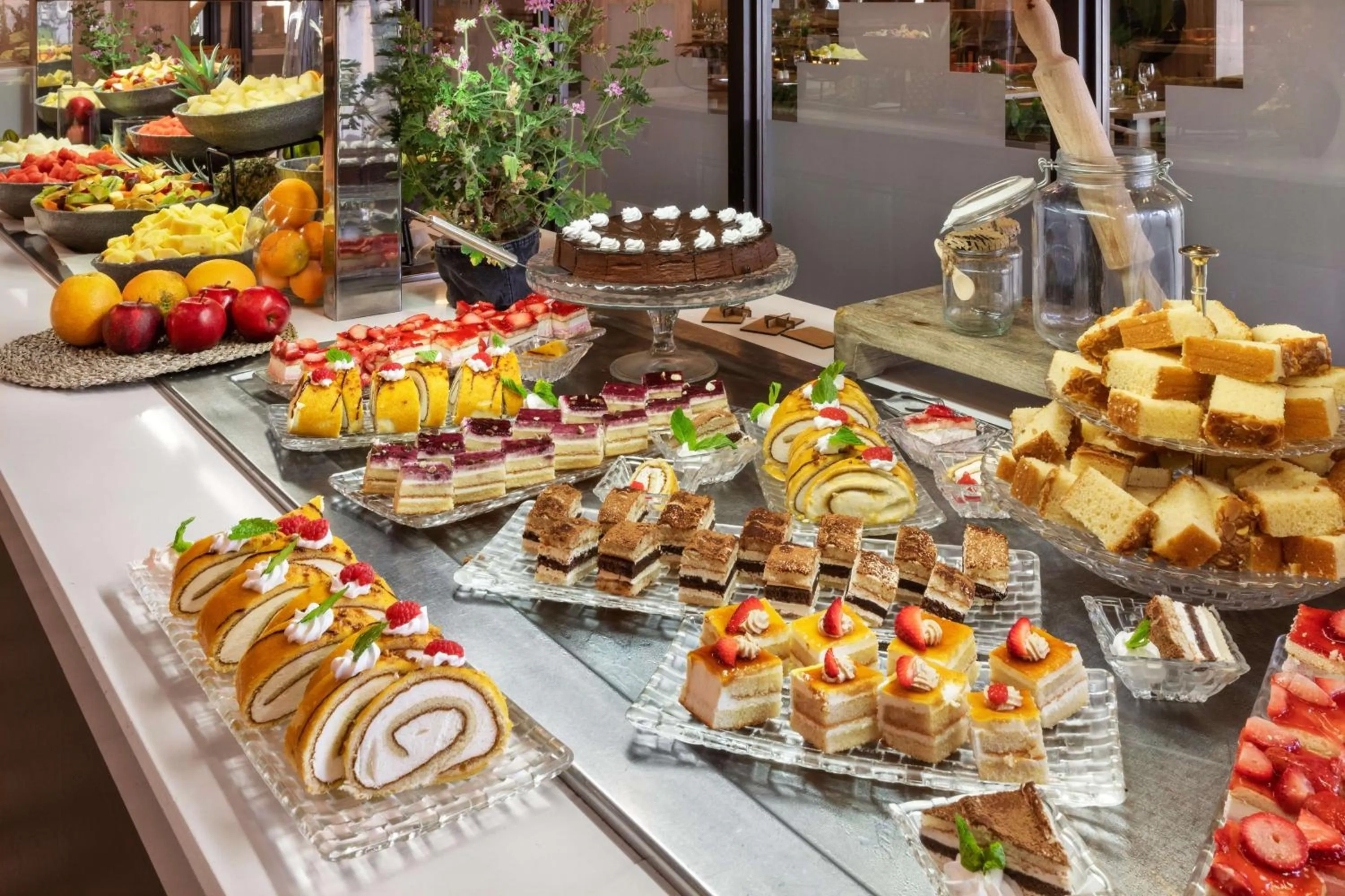 Restaurant/places to eat in Meliá Isla Canela