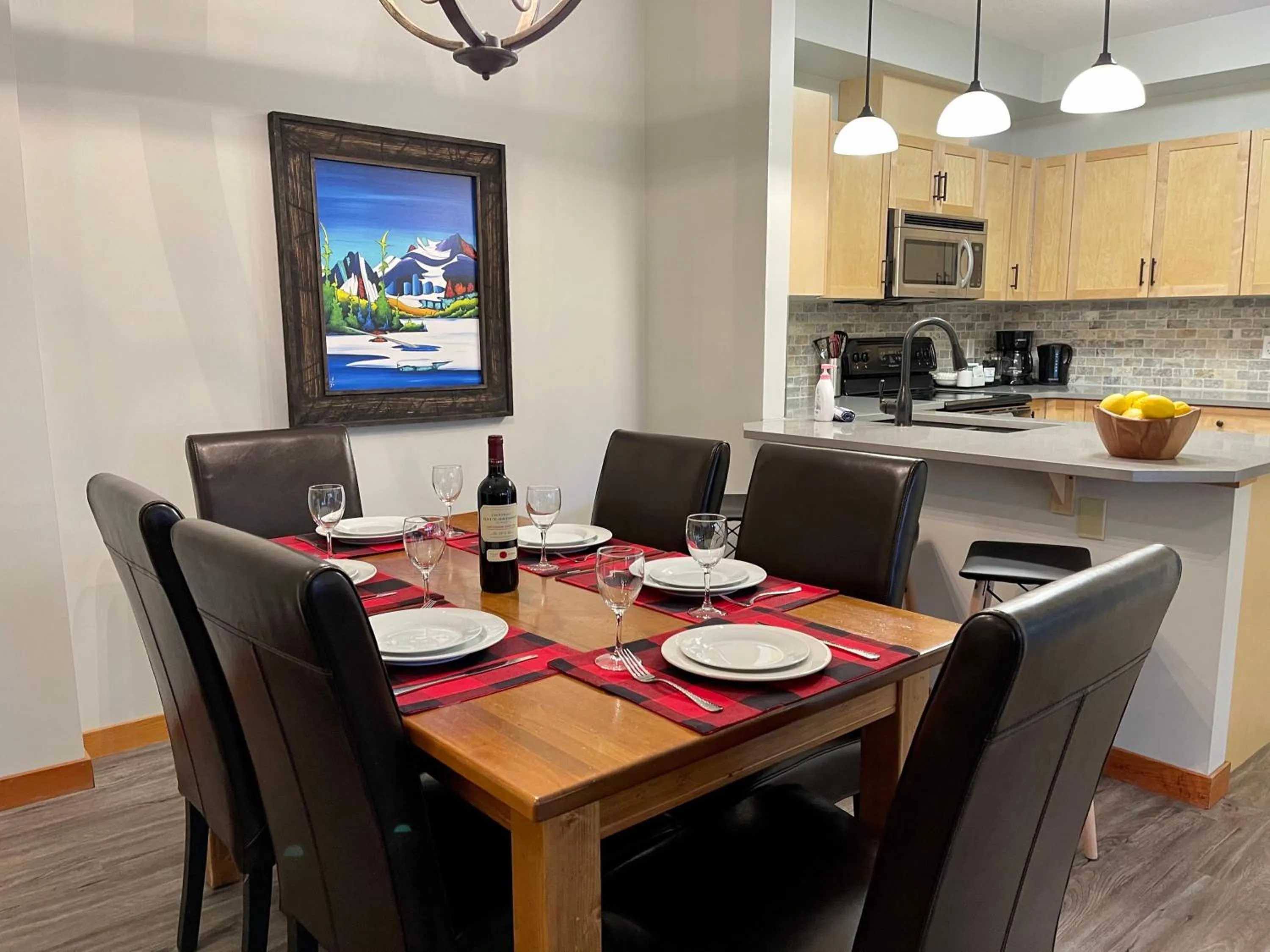 Newly Renovated Grizzly Lodge, Spacious 3BR 2BA with open pool, hot tub