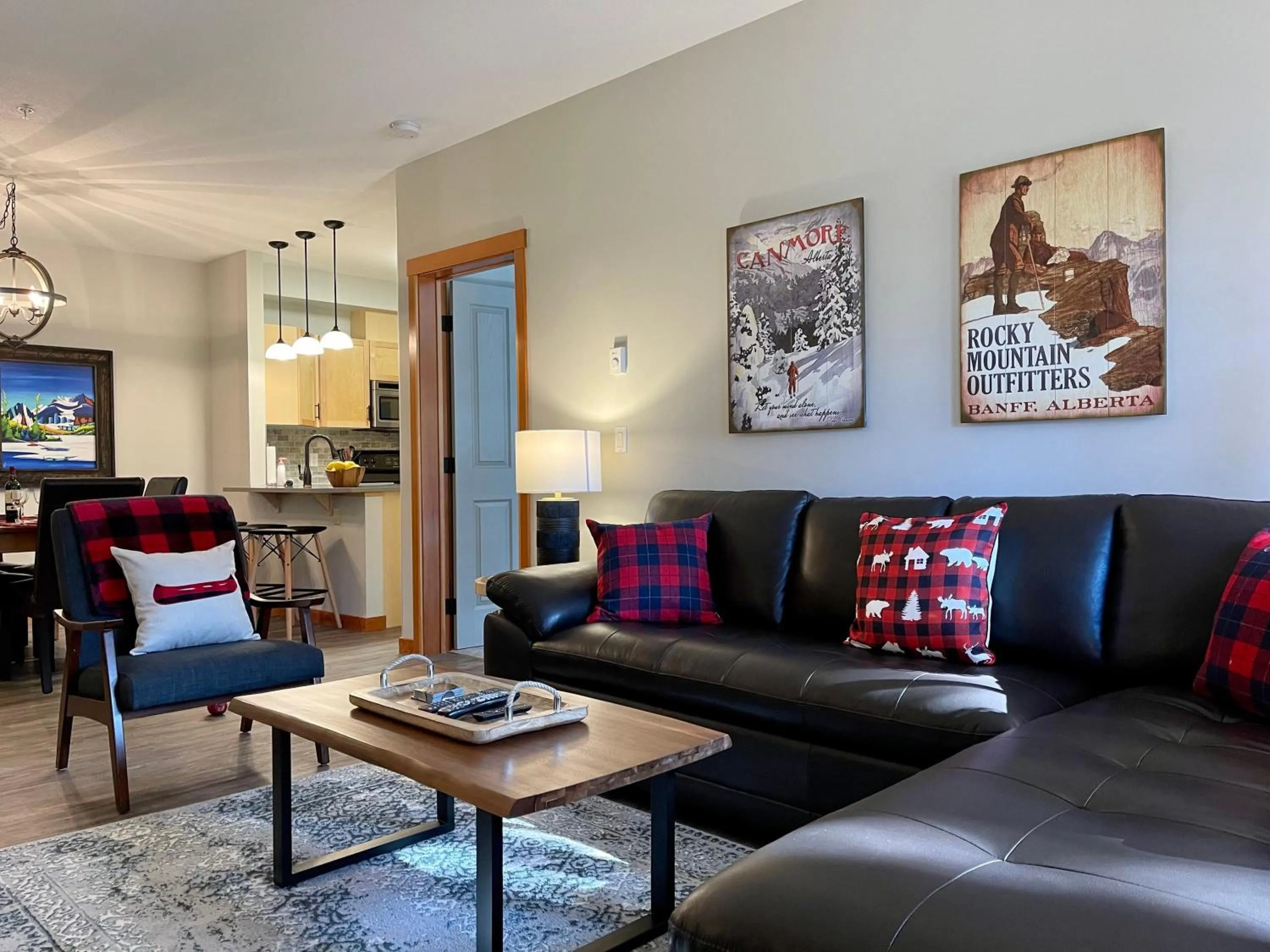 Newly Renovated Grizzly Lodge, Spacious 3BR 2BA with open pool, hot tub